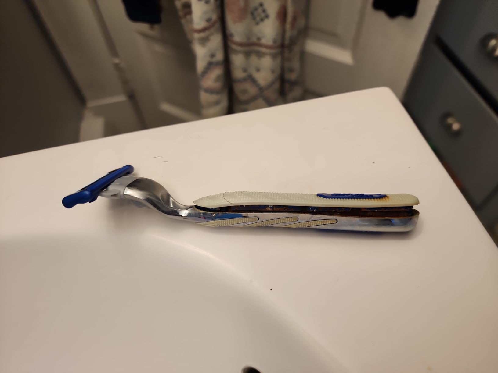 Gillette Mach3 Sensitive Shaving Razor for Men, 1 Handle and 5 Blade Refills, for Sensitive Skin customer photo 2