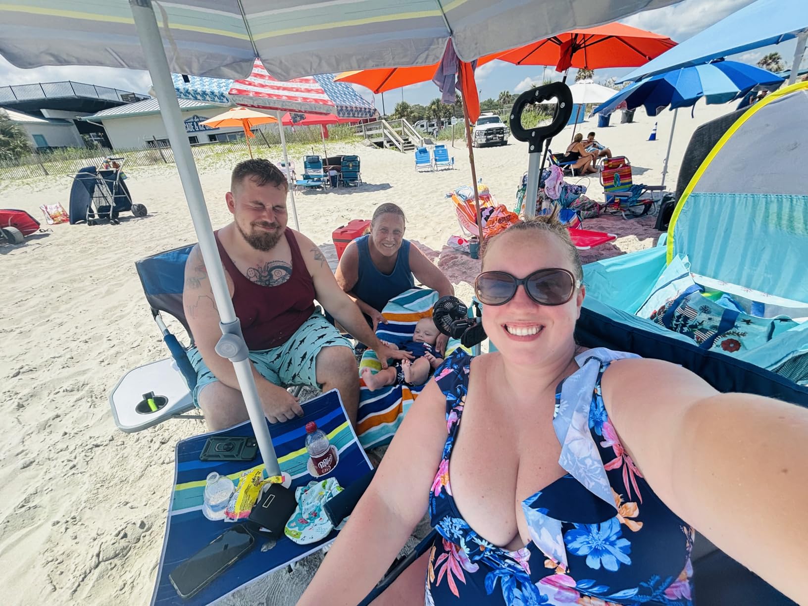 AMMSUN 7ft Heavy Duty High Wind Beach Umbrella with sand anchor, Built-in Table Tray Vent Tilt Pole, UPF 50+ Windproof Portable Outdoor Umbrellas Carry Bag for Patio Garden Pool Backyard stripe customer photo 1