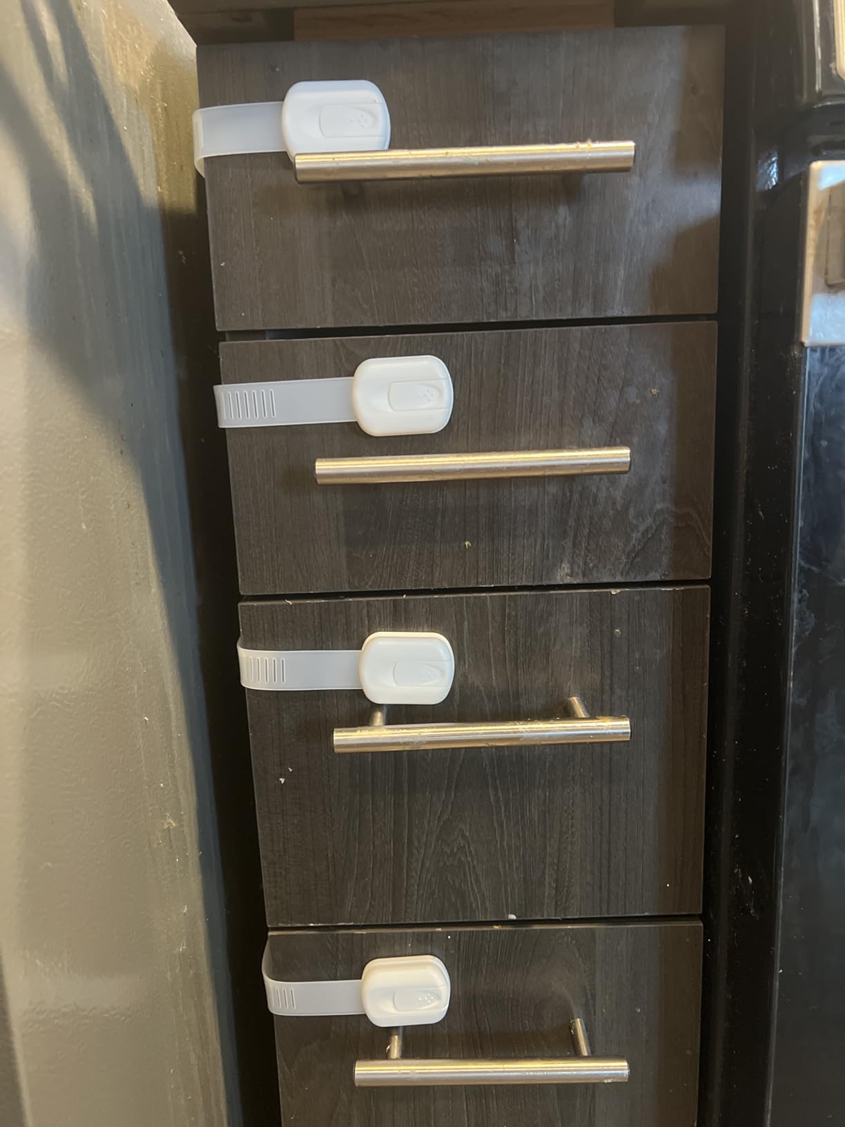 6 Pack Vmaisi Multi-Use Adhesive Straps Locks - Childproofing Baby Proofing Cabinet Latches for Drawers, Fridge, Dishwasher, Toilet Seat, Cupboard, Oven, Trash Can, No Drilling (White) customer photo 1