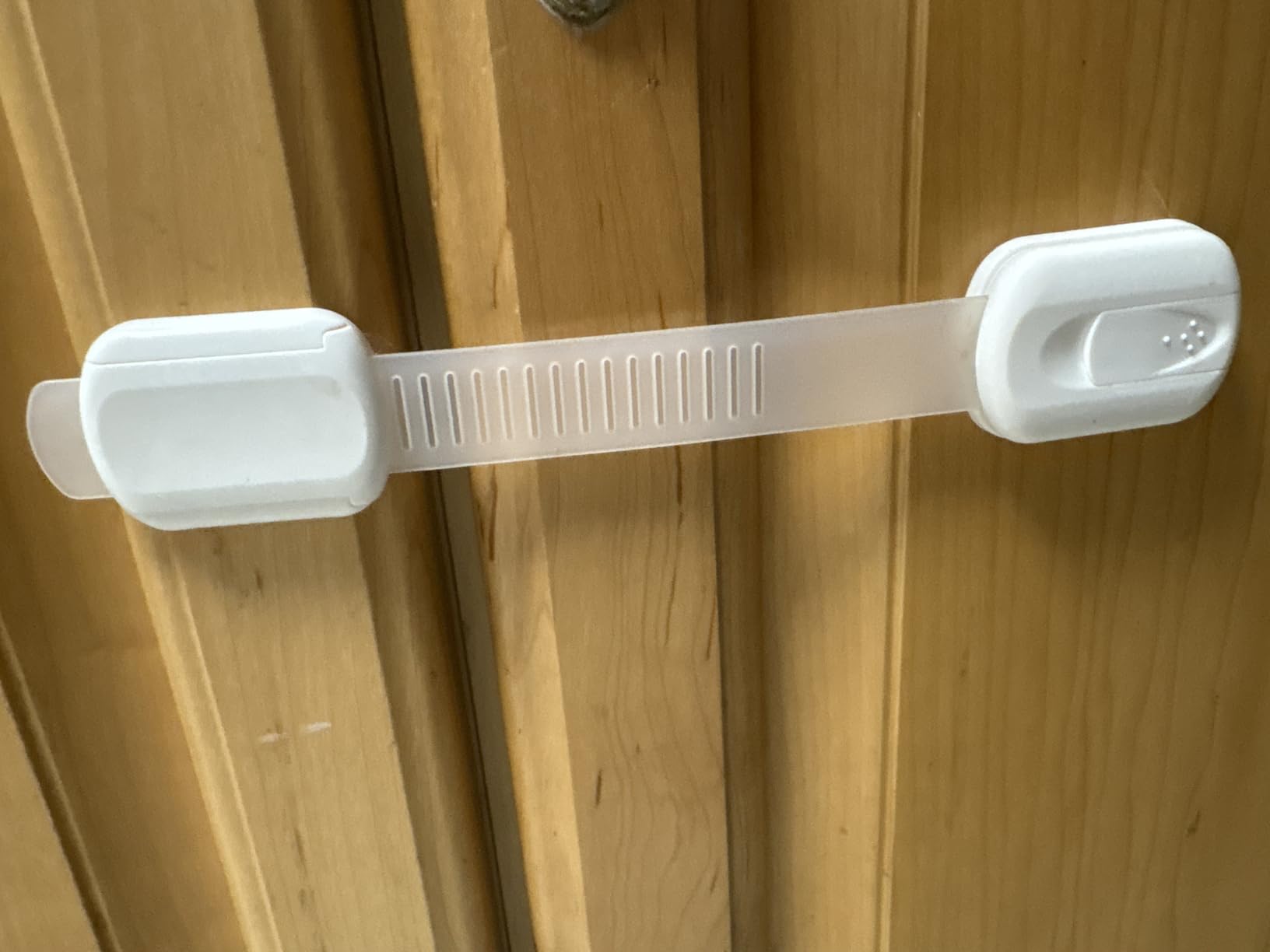 6 Pack Vmaisi Multi-Use Adhesive Straps Locks - Childproofing Baby Proofing Cabinet Latches for Drawers, Fridge, Dishwasher, Toilet Seat, Cupboard, Oven, Trash Can, No Drilling (White) customer photo 2