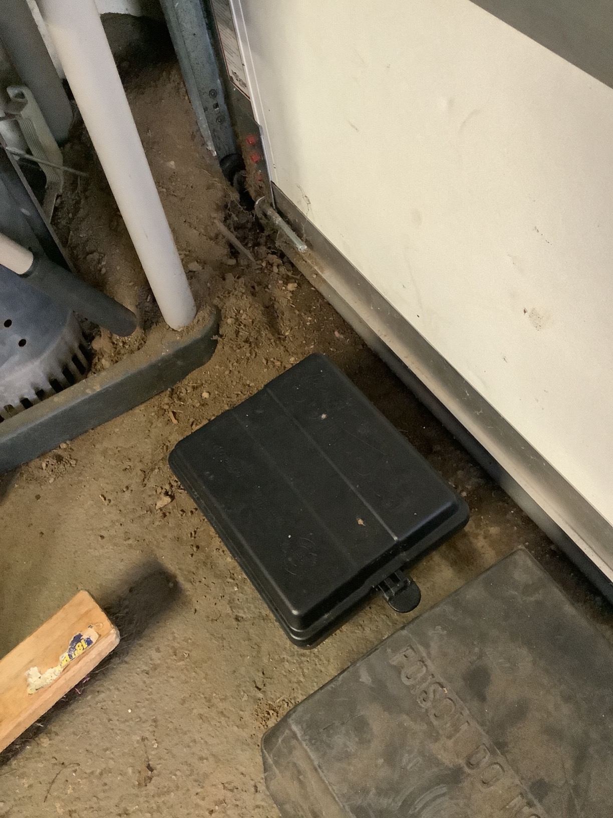 Outpost Rat Bait Station | Single Station Targets Small Mice Up to Large Rats | Position Horizontal or Vertical | Made in USA customer photo 2