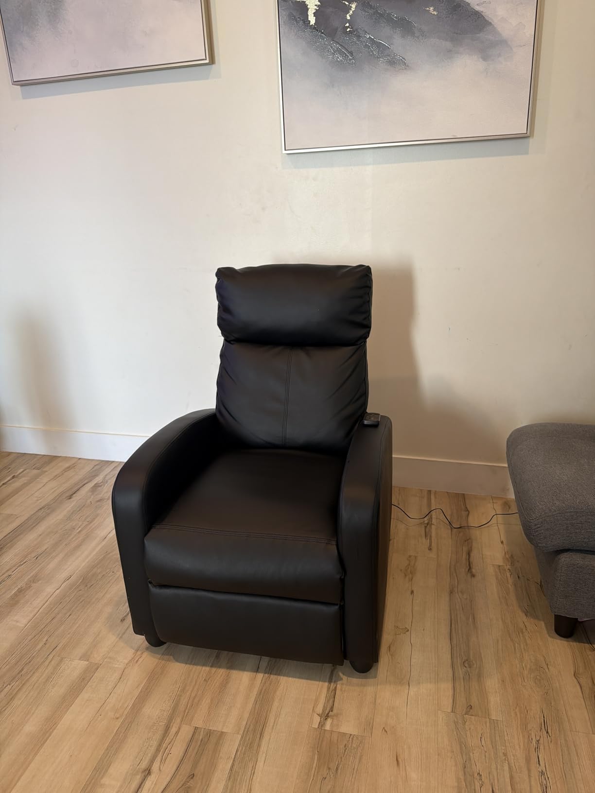Furniwell Massage Recliner Chair for Living Room Adjustable PU Leather Reclining Chair Home Theater Seating Modern Winback Single Sofa for Adults with Footrest (Leather, Black) customer photo 1
