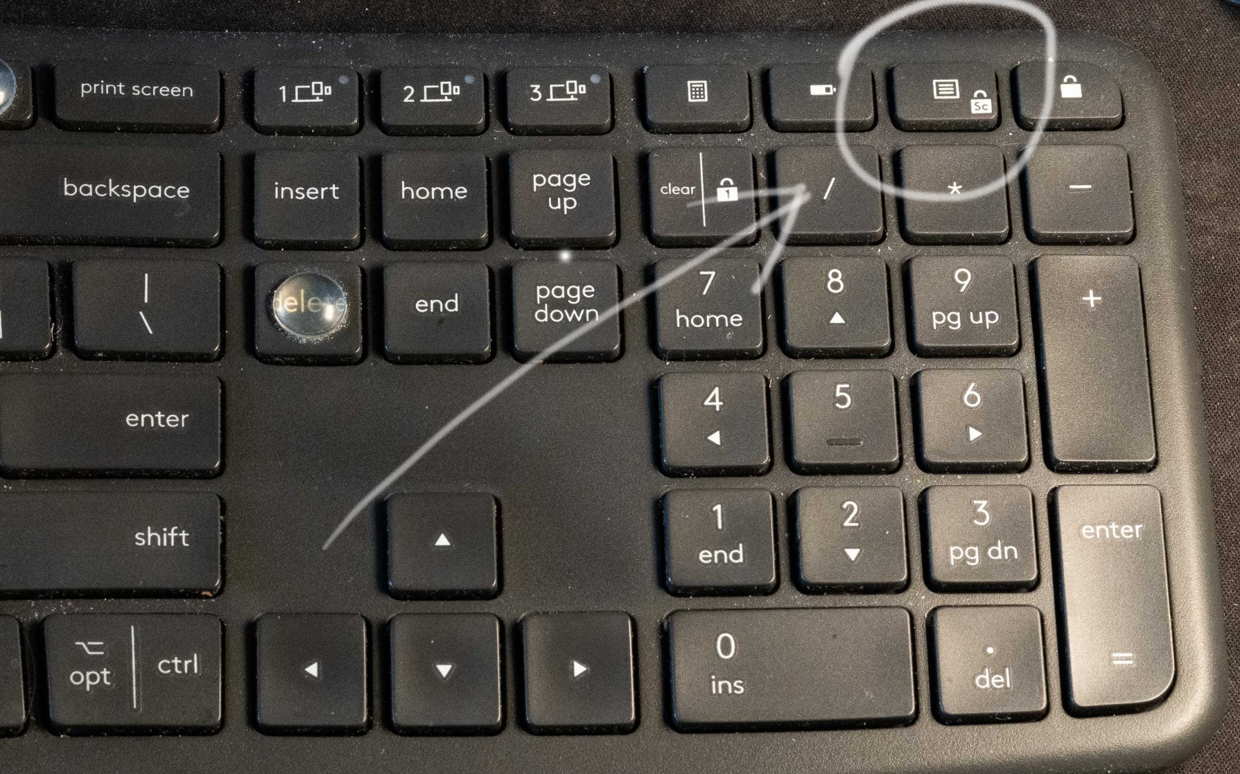 Logitech Ergo K860 Wireless Ergonomic Keyboard - Split Keyboard, Wrist Rest, Natural Typing, Stain-Resistant Fabric, Bluetooth and USB Connectivity, Compatible with Windows/Mac customer photo 1