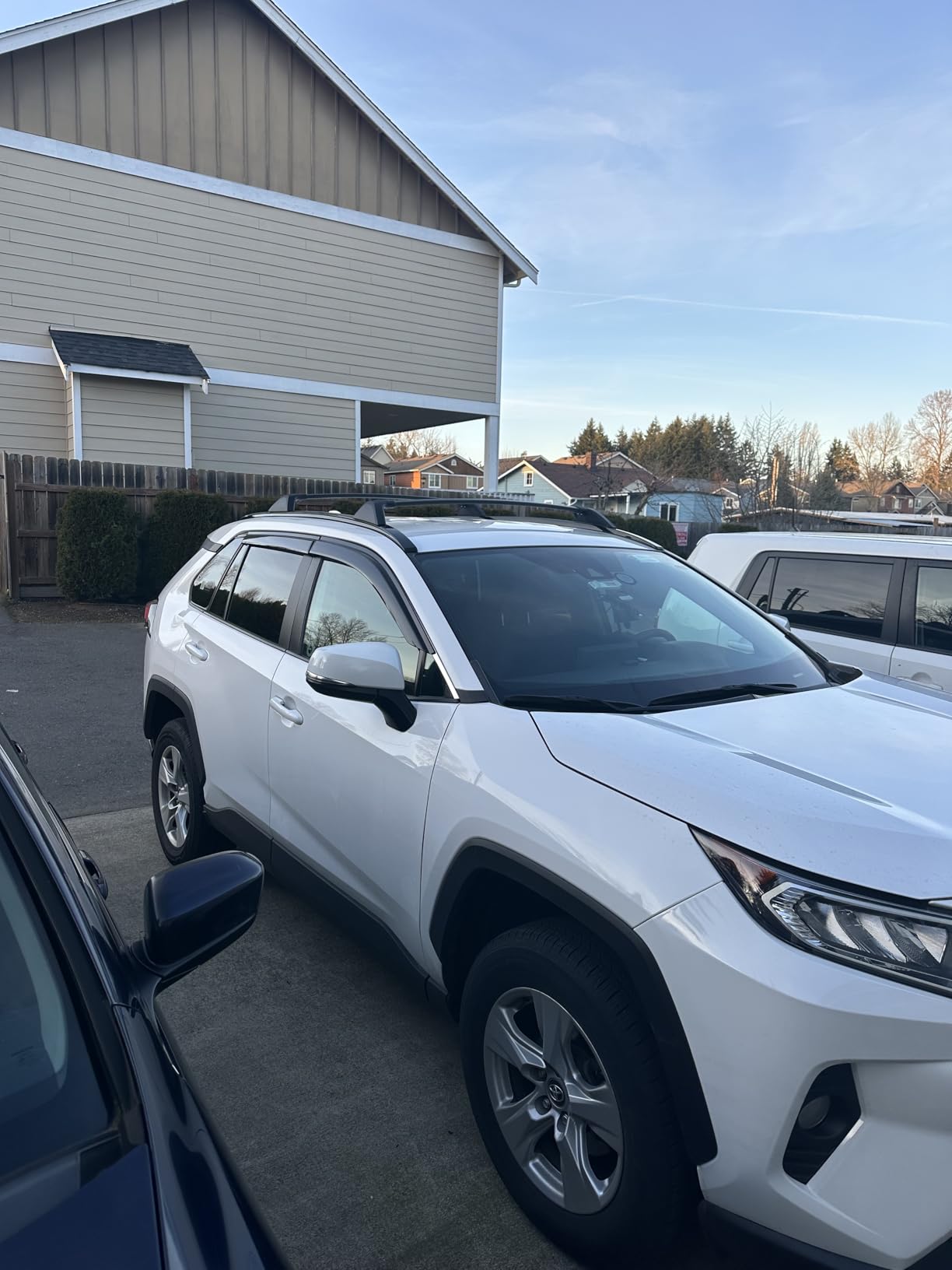 Autekcomma Roof Rack Cross Bars for Toyota RAV4 2019-2025 (Not Fit 2024 LE/Adventure/TRD Off-Road/Hybrid Woodland Edition). Anti-Theft Lock Mechanism Black Matte Aluminum Anti-Corrosion Crossbars customer photo 1
