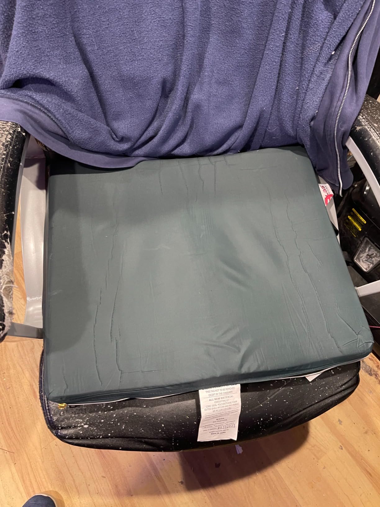 Kölbs Gel Extreme Wheelchair Seat Cushion, Coccyx, Sciatica & Tailbone Pain Relief, Ideal for Office, Kitchen Wheelchairs and Auto, 16 x 16 Inch Seat, 3 Inch Thick customer photo 1