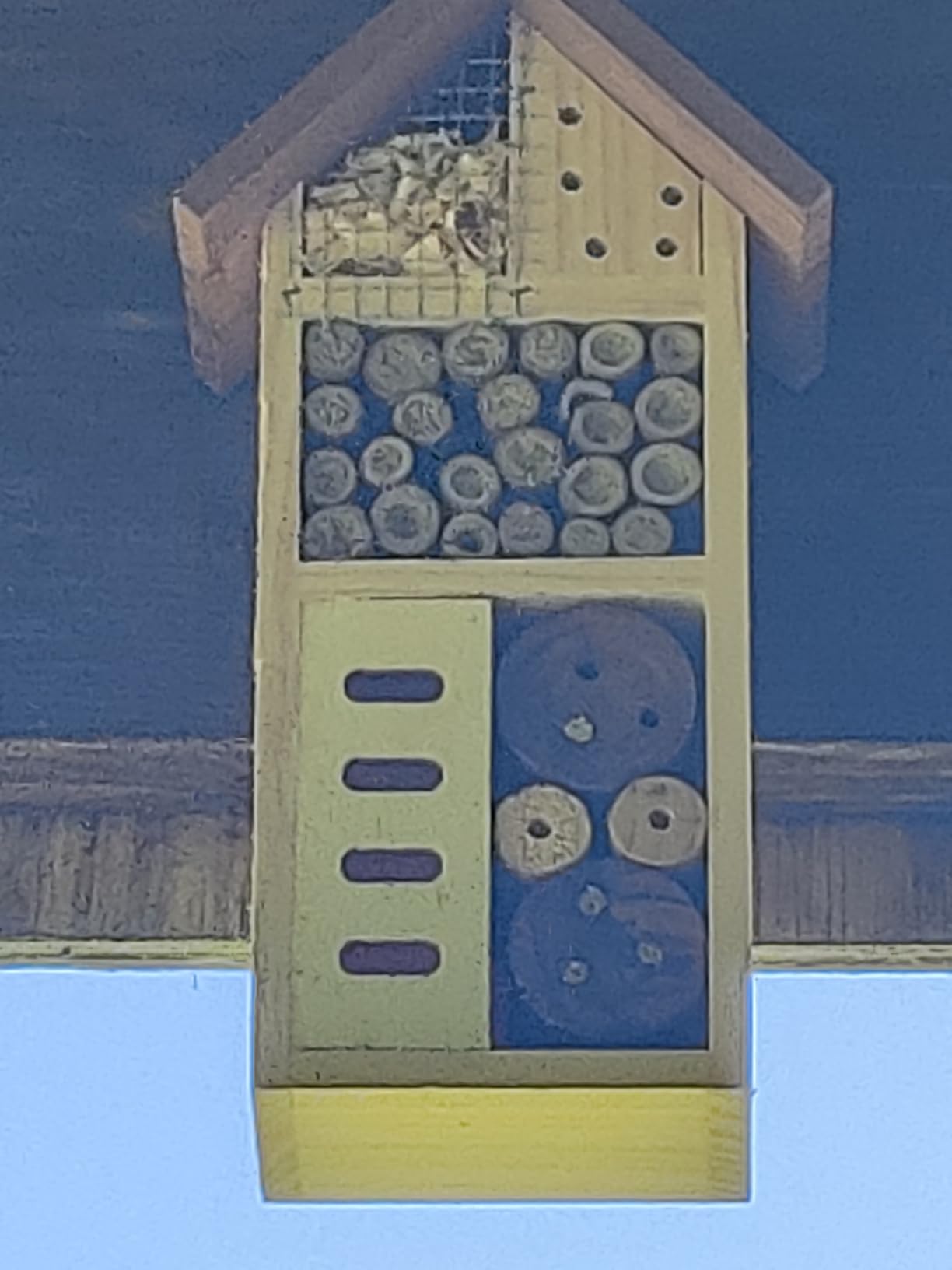 Lulu Home Wooden Insect House, Hanging Insect Hotel for Bee, Butterfly, Ladybirds, Beneficial Insect Habitat, Bug Hotel Garden, 10.4 X 3.4 X 5.4 Inch customer photo 1