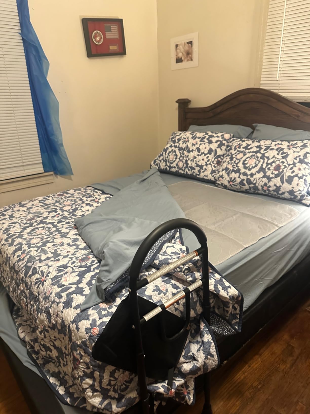 Medical King Bed Rails for Elderly Adults Safety Bed Assist Rails for Seniors with Adjustable Heights ASTM Approved Easy to get in or Out of Bed with Floor Support customer photo 1