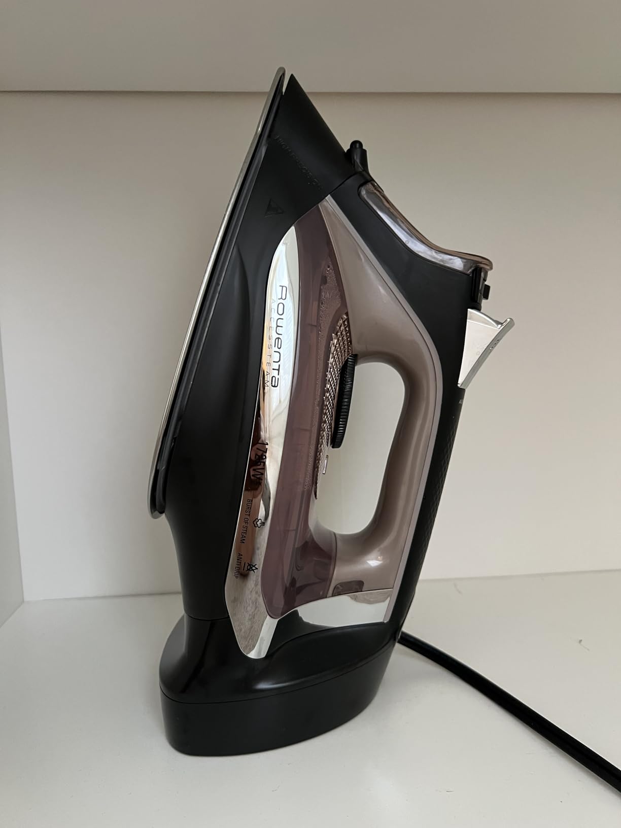 Rowenta AccessSteam Cordreel Steam Iron for Clothes, Anti-Drip Protection, Clothes Iron with Steamer, DW2459U1 customer photo 2