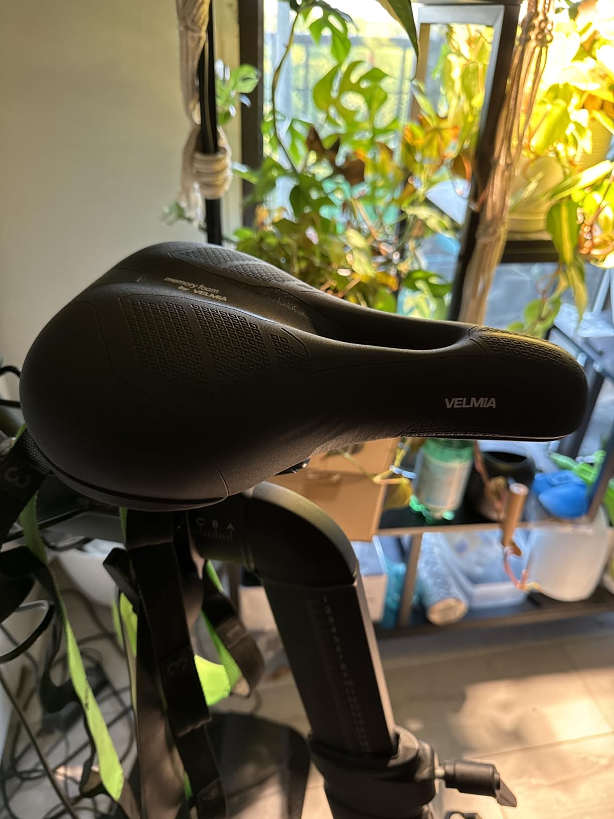 VELMIA Bicycle Saddle - Comfortable Saddle for Men and Women - 3 Zone Concept - Waterproof Bicycle Seat customer photo 1