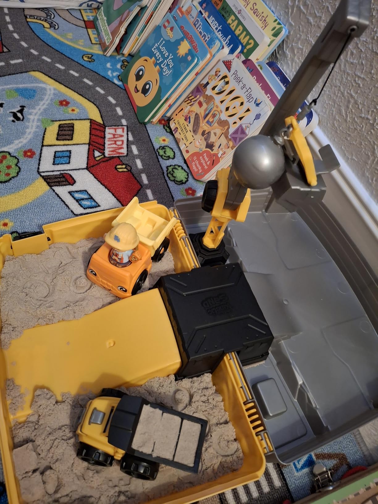 Kinetic Sand, Construction Site Folding Sandbox with 2lbs Play Sand & Toy Truck, Sensory Toys for Kids Ages 3 and up customer photo 1