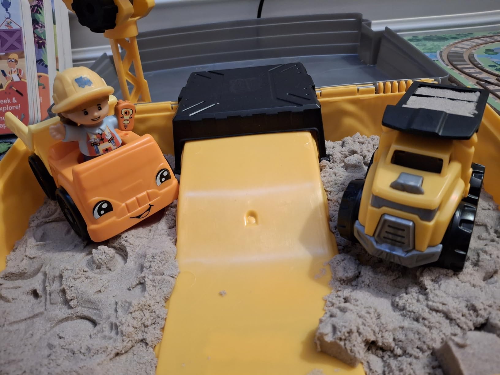 Kinetic Sand, Construction Site Folding Sandbox with 2lbs Play Sand & Toy Truck, Sensory Toys for Kids Ages 3 and up customer photo 2
