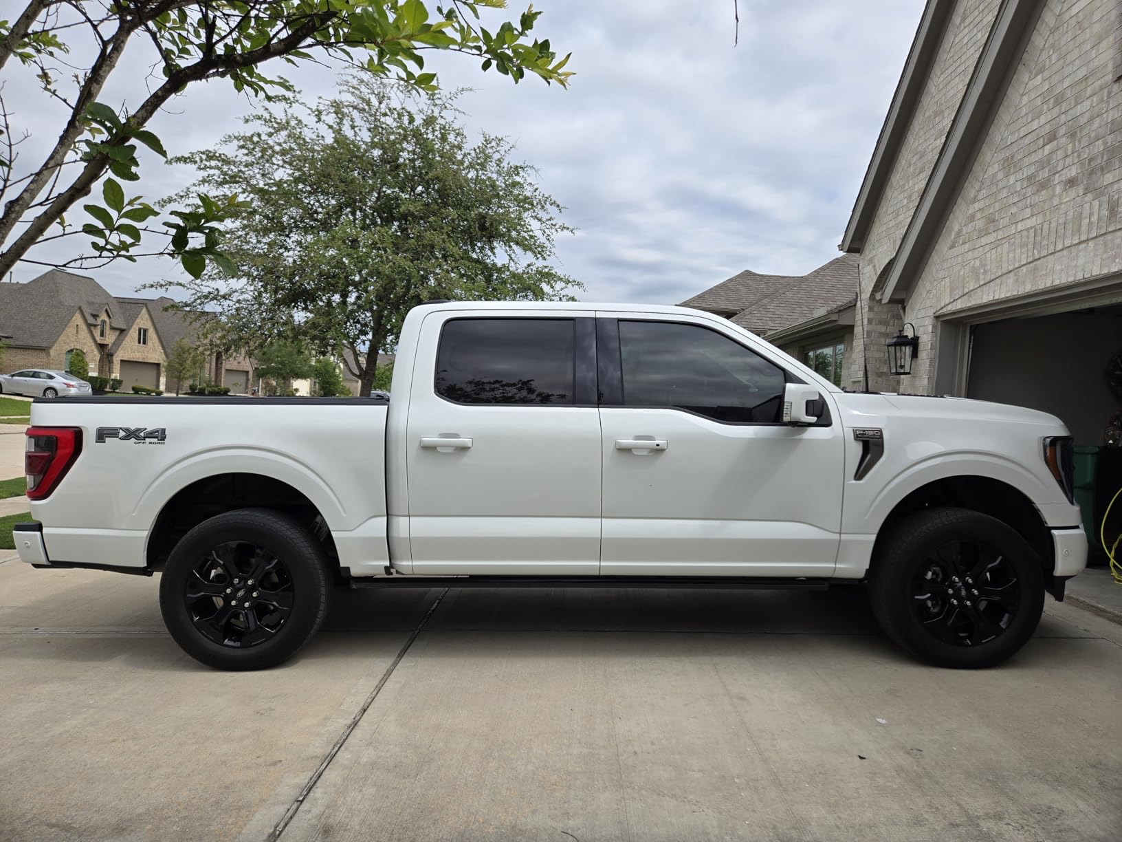 Griot's Garage Ceramic 3-in-1 Wax, SiO2 Spray for Cars, Trucks, and RVs, Provides Protection and Water Beading on Paint, Wheels, Plastic, Rubber Trim, Chrome, and More, 10978, 22 oz customer photo 1