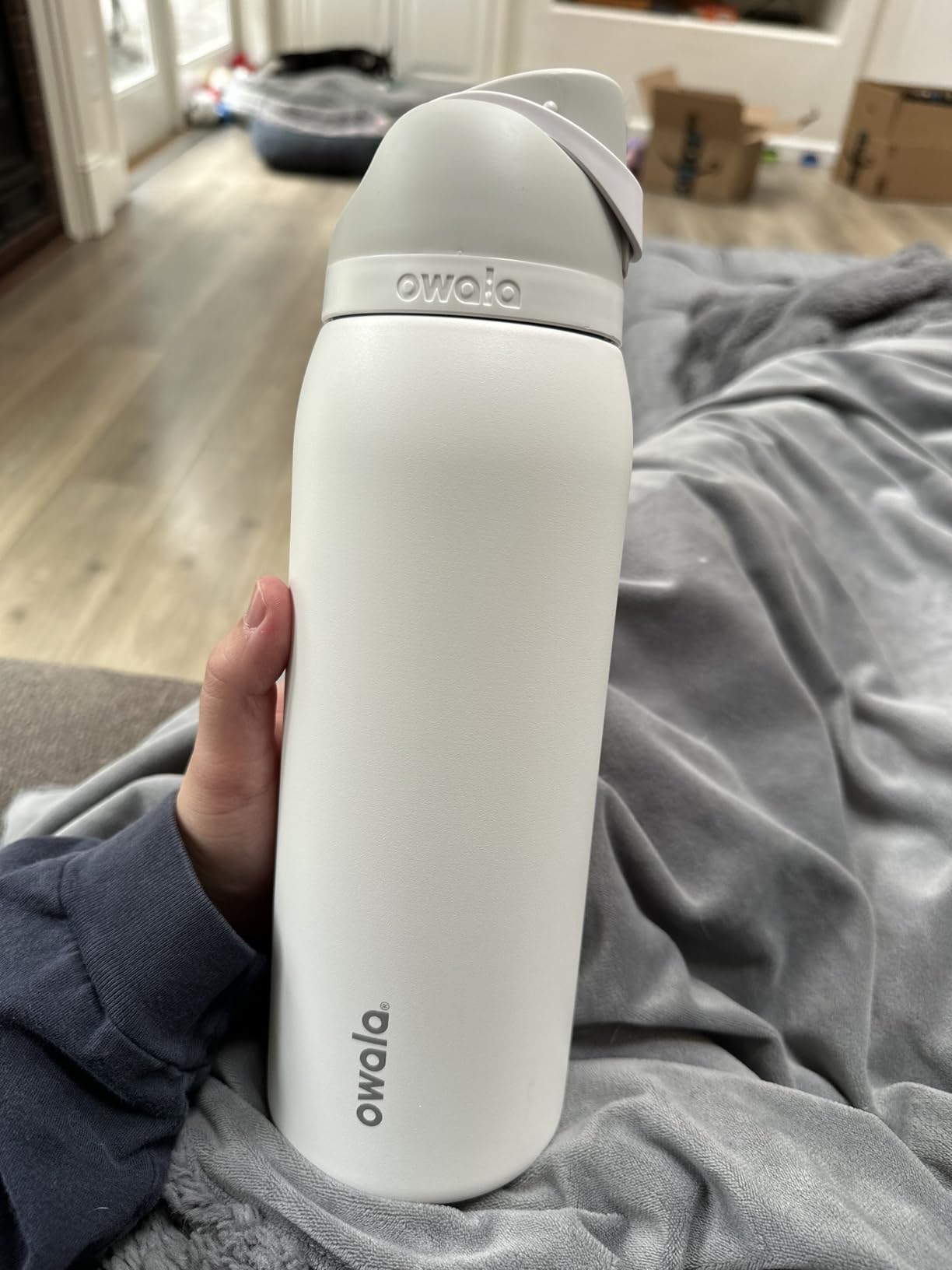 Owala FreeSip Insulated Stainless Steel Water Bottle with Straw, BPA-Free Sports Water Bottle, Great for Travel, 24 Oz, Very, Very Dark customer photo 1