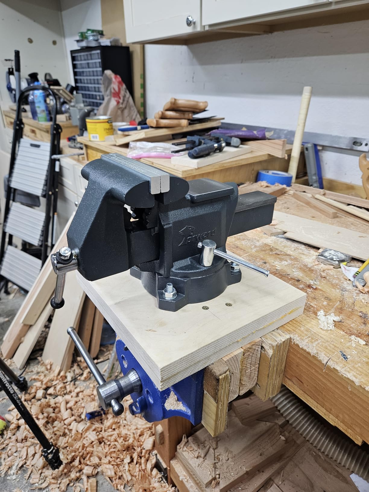 Forward CR40A 4.5 Inch Bench Vise Heavy Duty Vice with Anvil and 210 Degrees Swivel Base (4 1/2