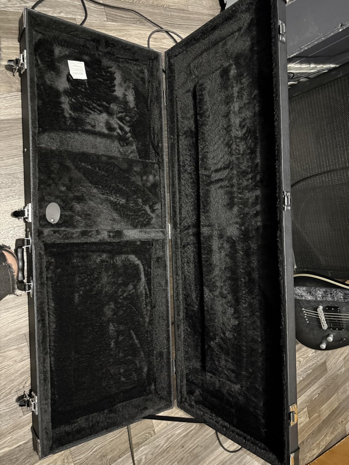 CAHAYA Electric Guitar Hard Shell Case - Portable Square Hardshell for Standard Electric Guitar - Black customer photo 1
