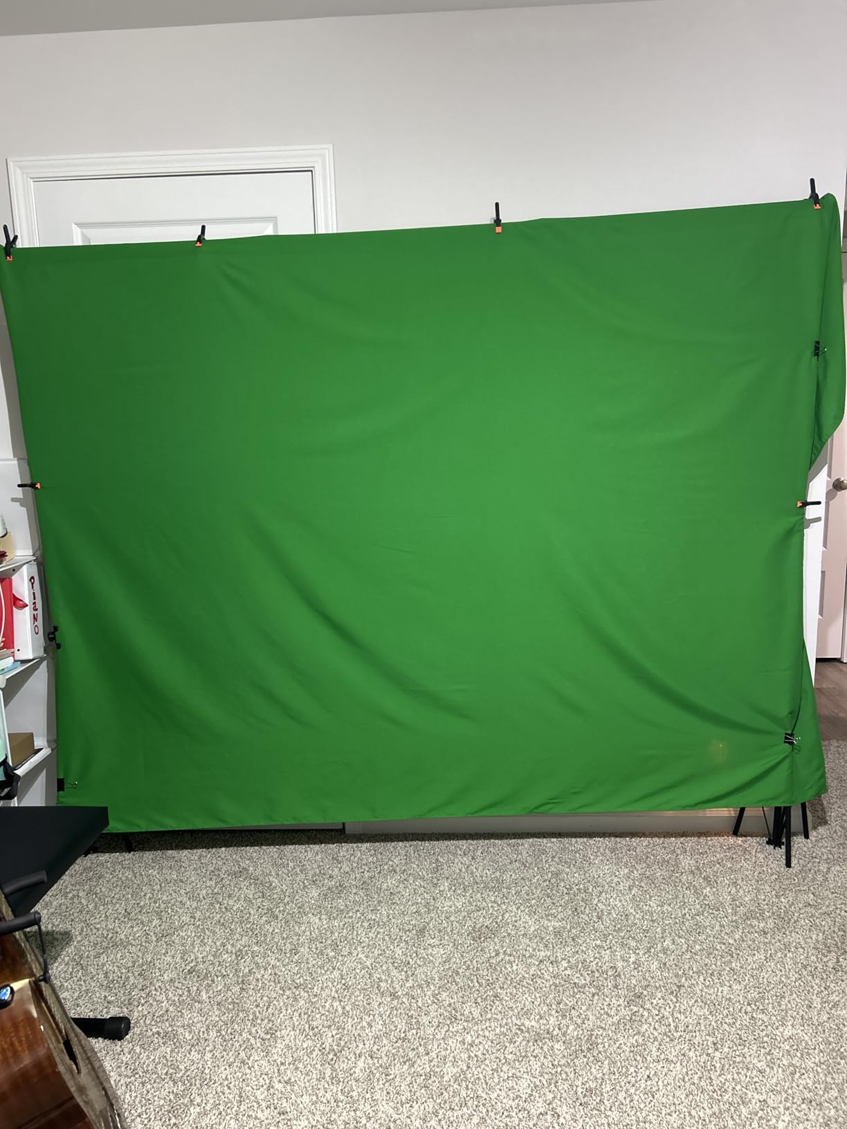 EMART 5x7ft Green Screen Backdrop, Polyester Wrinkle-Resistant Curtain Fabric, Chroma-Key greenscreen Cloth Sheet for Zoom, Including 2 Spring Clamps customer photo 1