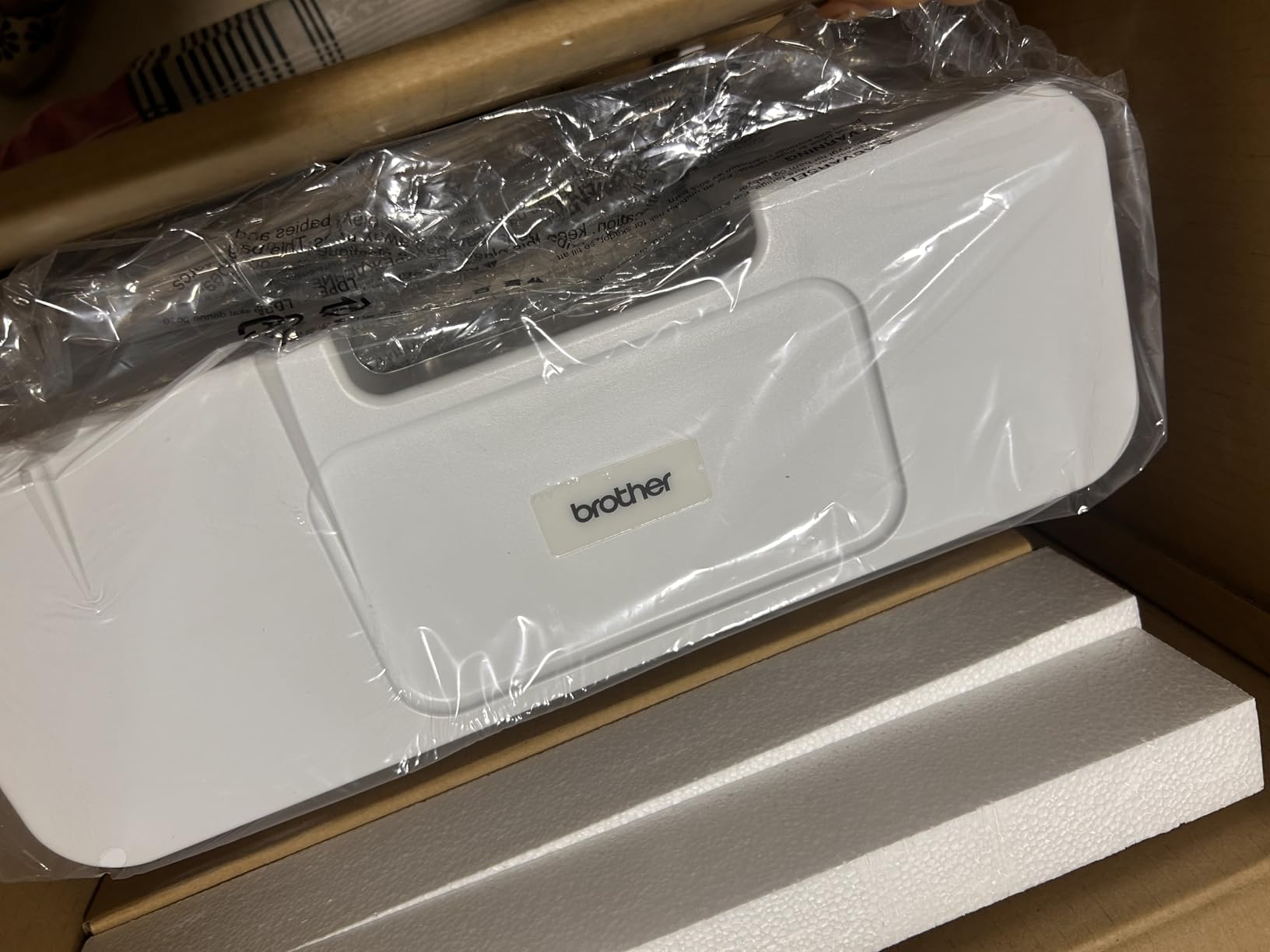 XR9550 Sewing and Quilting Machine, Computerized, 165 Built-in Stitches, LCD Display, Wide Table, 8 Included Presser Feet, White customer photo 1