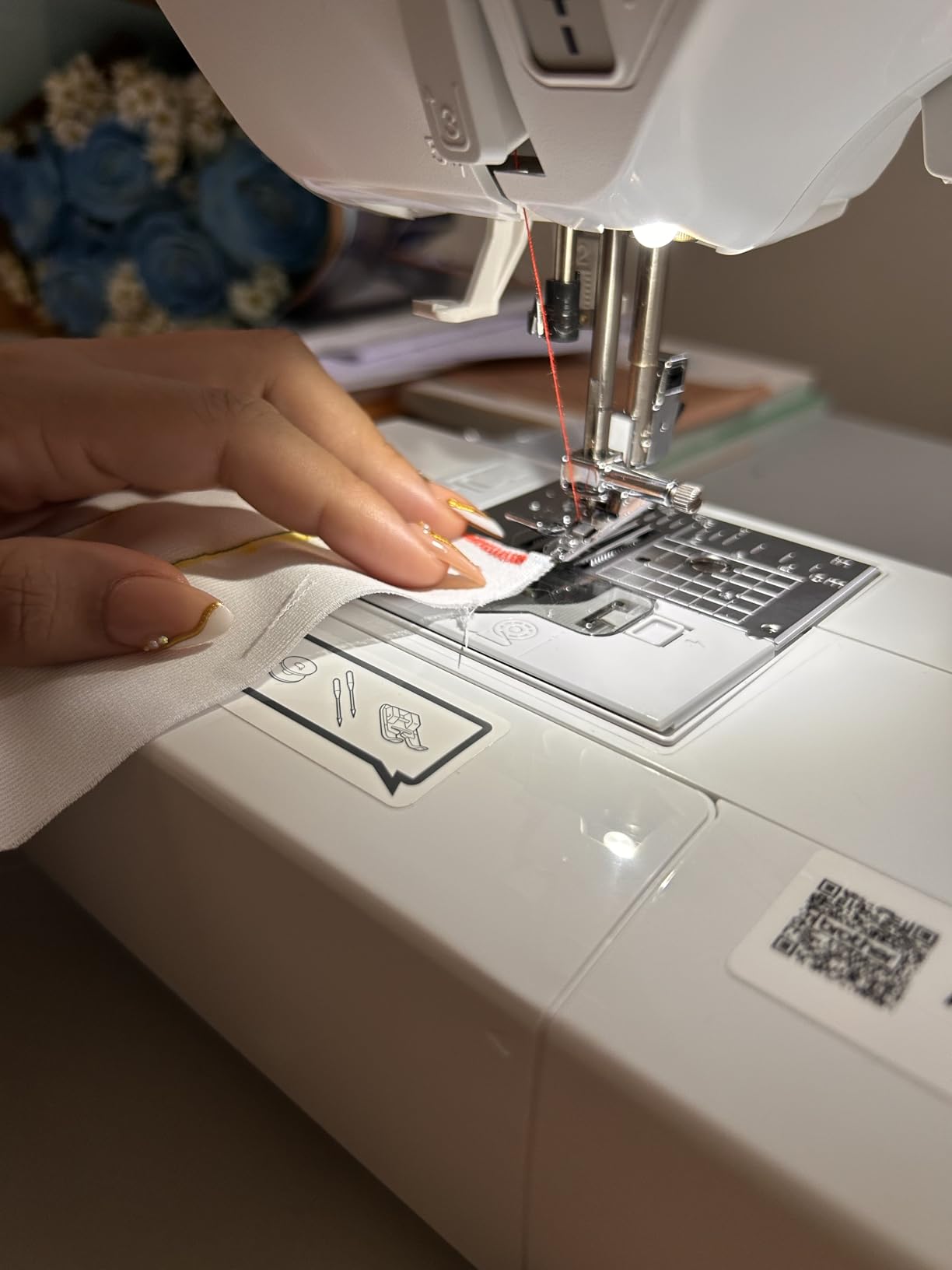 XR9550 Sewing and Quilting Machine, Computerized, 165 Built-in Stitches, LCD Display, Wide Table, 8 Included Presser Feet, White customer photo 2
