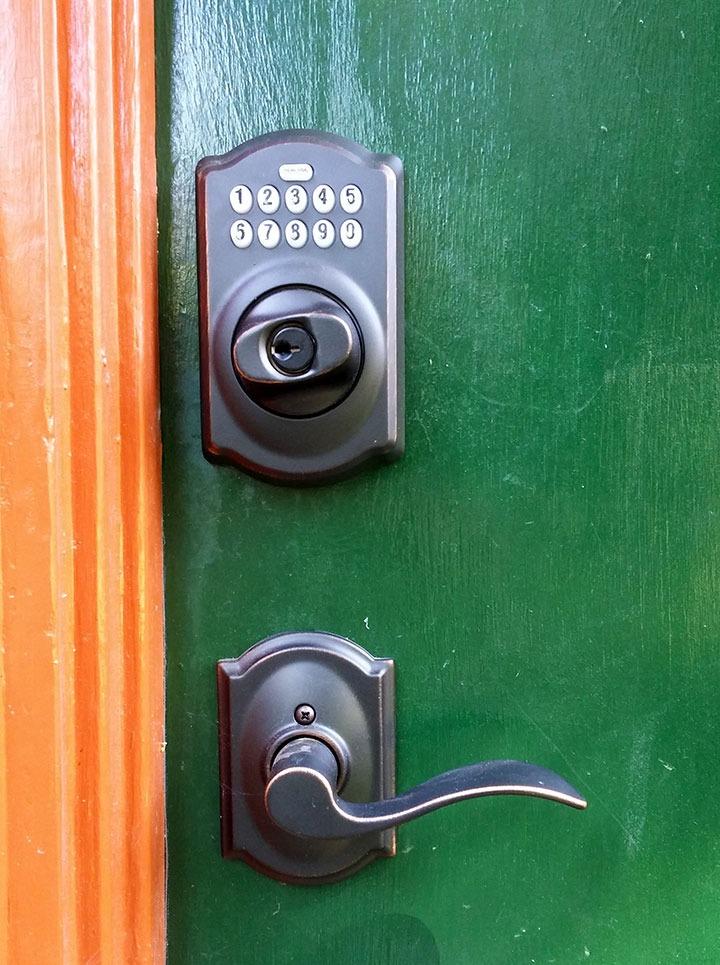 Schlage Camelot Electronic Keypad Deadbolt Lock, Keyless Front Door Entry, Mechanical Key Backup Included, Matte Black, BE365 CAM 622 customer photo 2