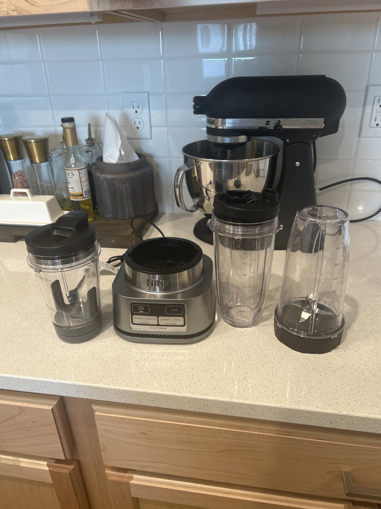 Foodi Blender | Personal Smoothie Maker, Mixer | Includes Hybrid Blades, (2) 24 oz. To-Go Cups with Lids, (1) 14 oz. Smoothie Bowl Maker with Storage Lid | Silver | 1200 Peak Watt | SS101 customer photo 1