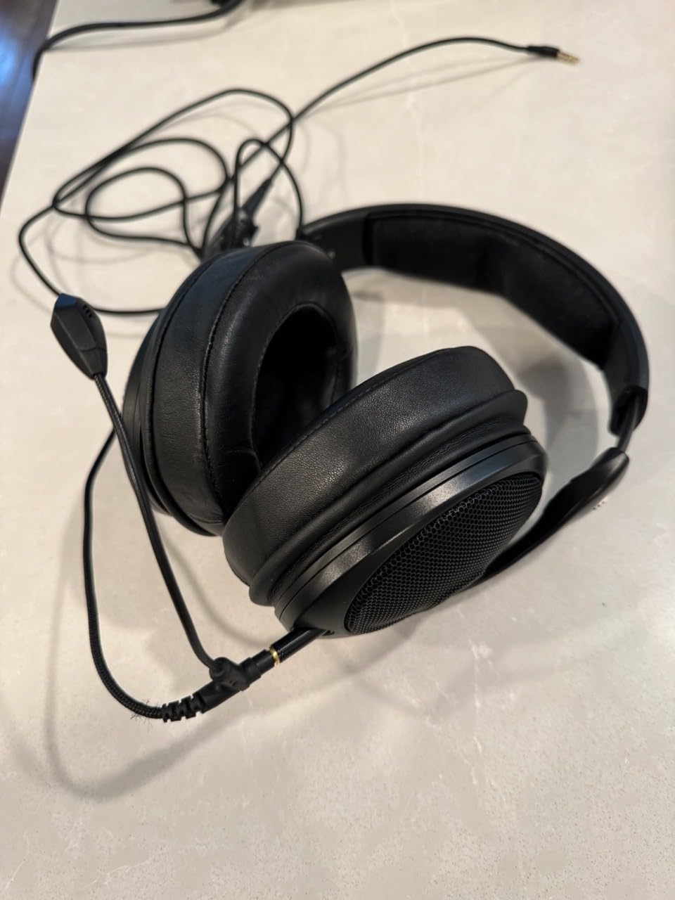 Sennheiser HD 560S Open-Back Over-Ear Wired Headphones - Neutral, Natural Sound for Music, Gaming, and Content Creation, Black customer photo 2