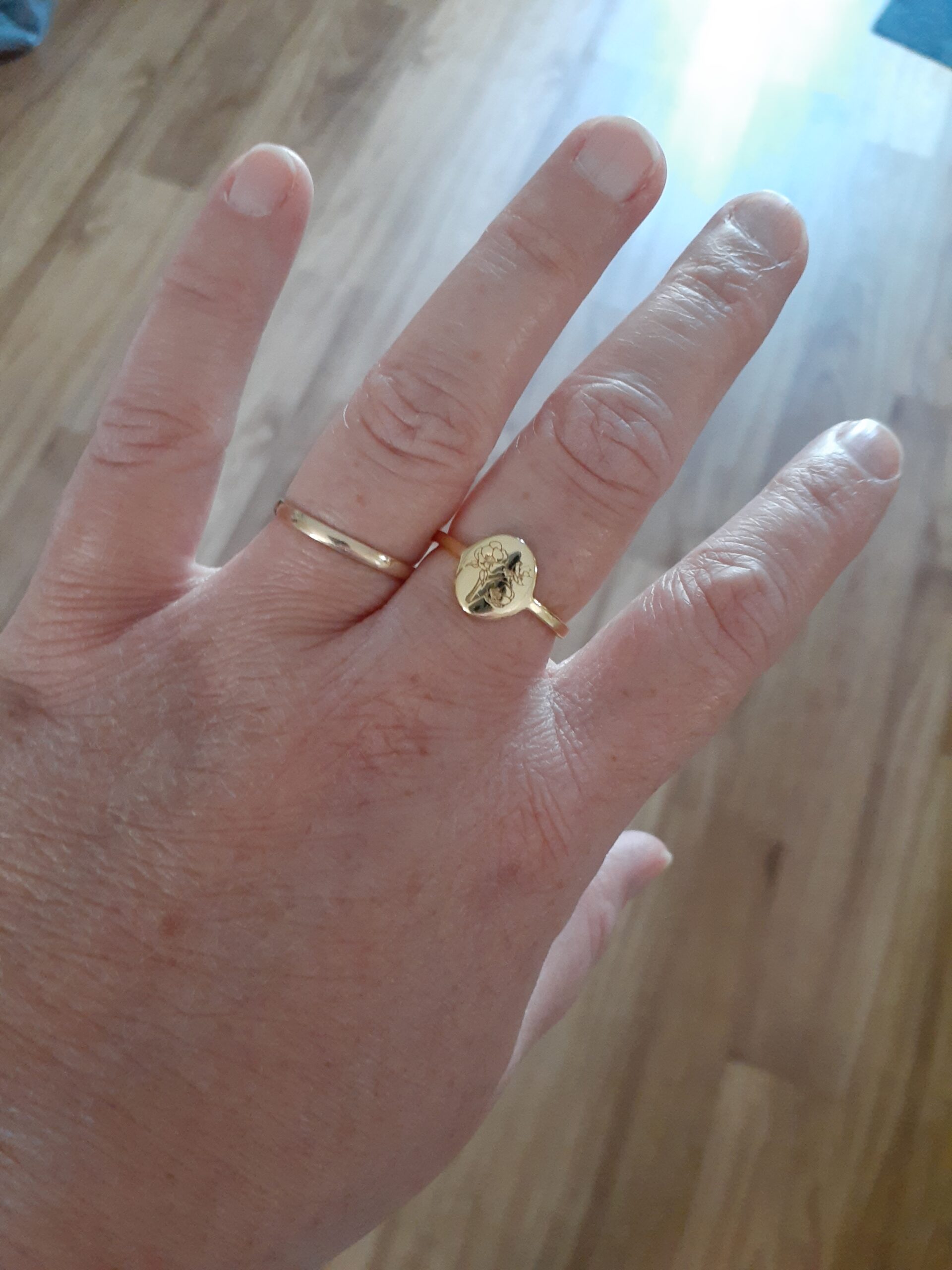 YeGieonr Handmade Flower Signet Ring, 18K Gold Ring for Women, Minimalistic Statement Ring with Botanical Engraved Delicate Personalized Jewelry customer photo 1