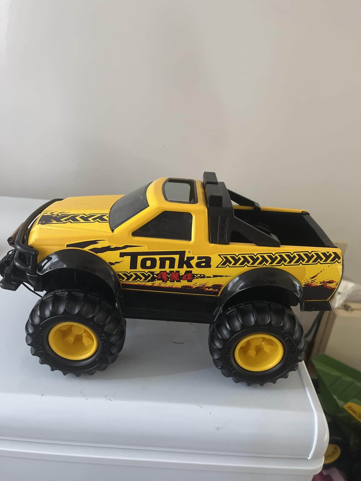 Tonka Steel Classics 4x4 Pickup Truck - Made with Steel & Sturdy Plastic, Yellow Toy Construction Truck, Boys and Girls, Kids, Toddlers, Ages 3+ customer photo 2