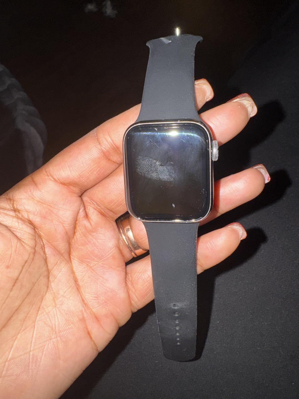Apple Watch SE (GPS, 40mm) - Space Gray Aluminum Case with Black Sport Band (Renewed) customer photo 1