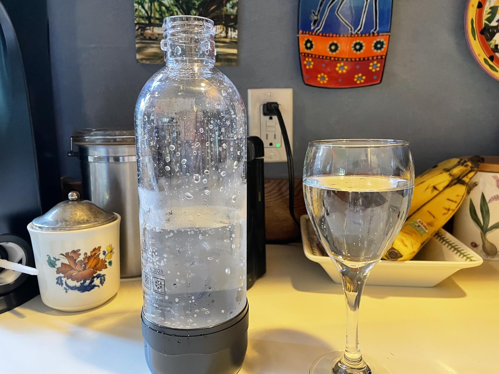 Drinkmate OmniFizz Sparkling Water and Soda Maker, Carbonates Any Drink, ULTIMATE BUNDLE - Includes three 60L CO2 Cylinders, Two Carbonation Bottles, and Fizz Infuser (Matte Black) customer photo 2