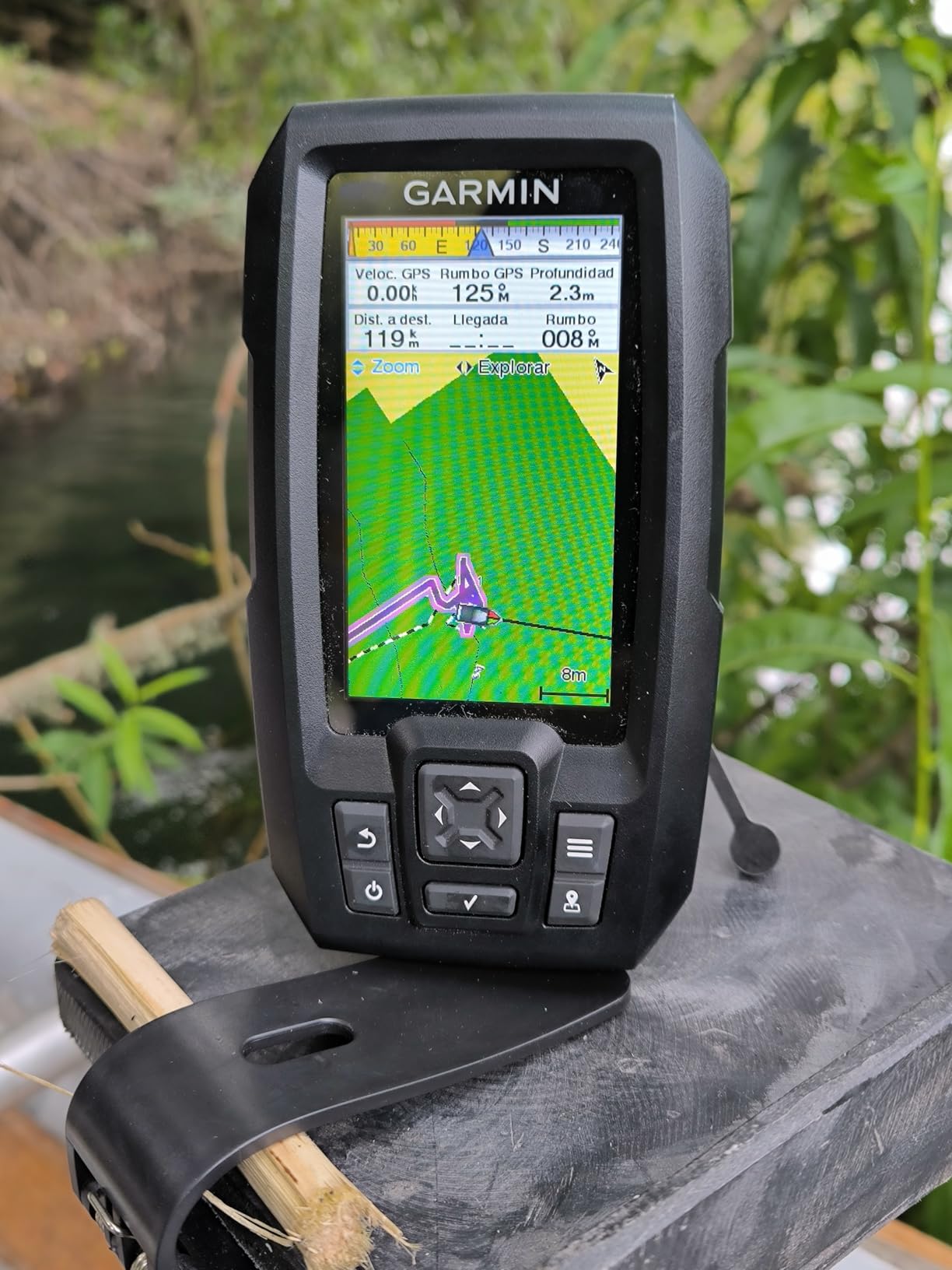 Garmin Striker Vivid 4cv, Easy-to-Use 4-inch Color Fishfinder and Sonar Transducer, Vivid Scanning Color Palettes - 010-02550-00 customer photo 1