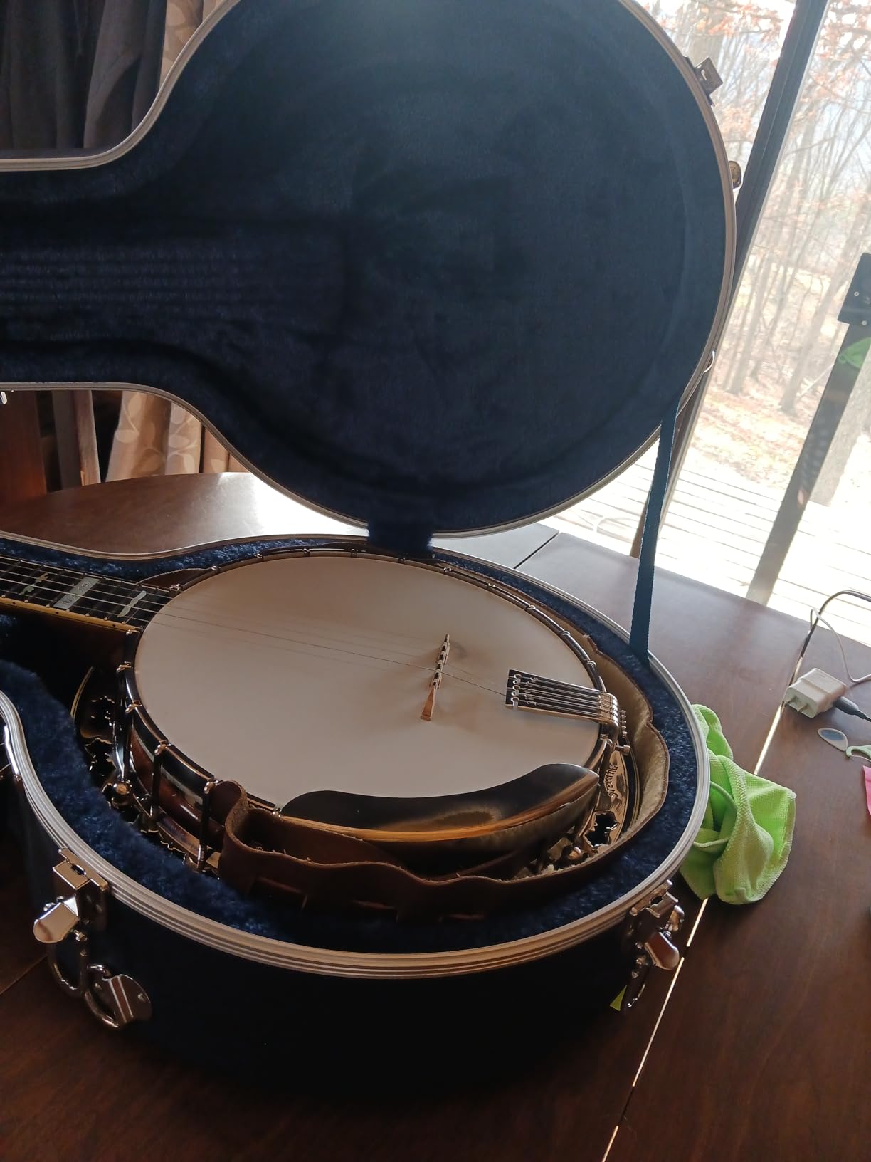 Crossrock ABS Molded Banjo Case for 5-String Resonator & Tenor | Backpack Style, Locking Latch, Plush Interior - Black (CRA861BJBK) customer photo 1