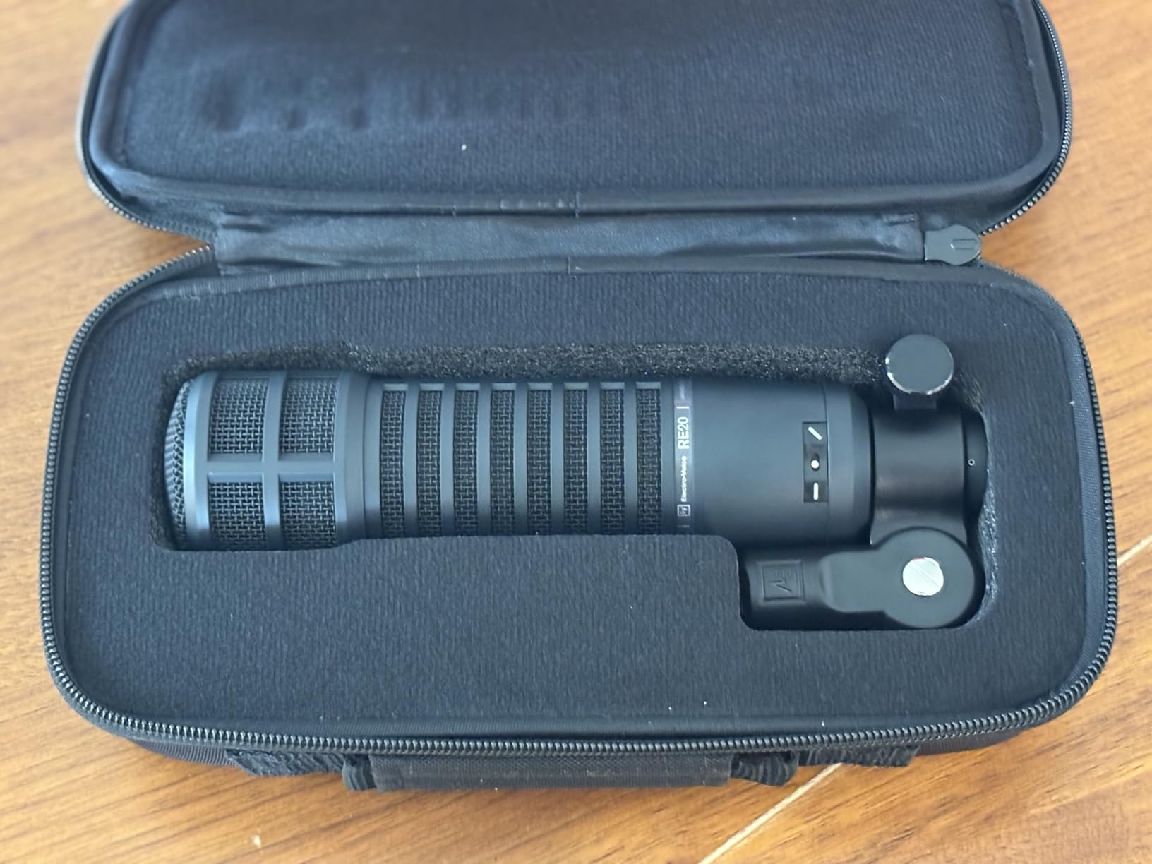Electro-Voice RE20-BLACK Dynamic Broadcast Announcer Microphone customer photo 2