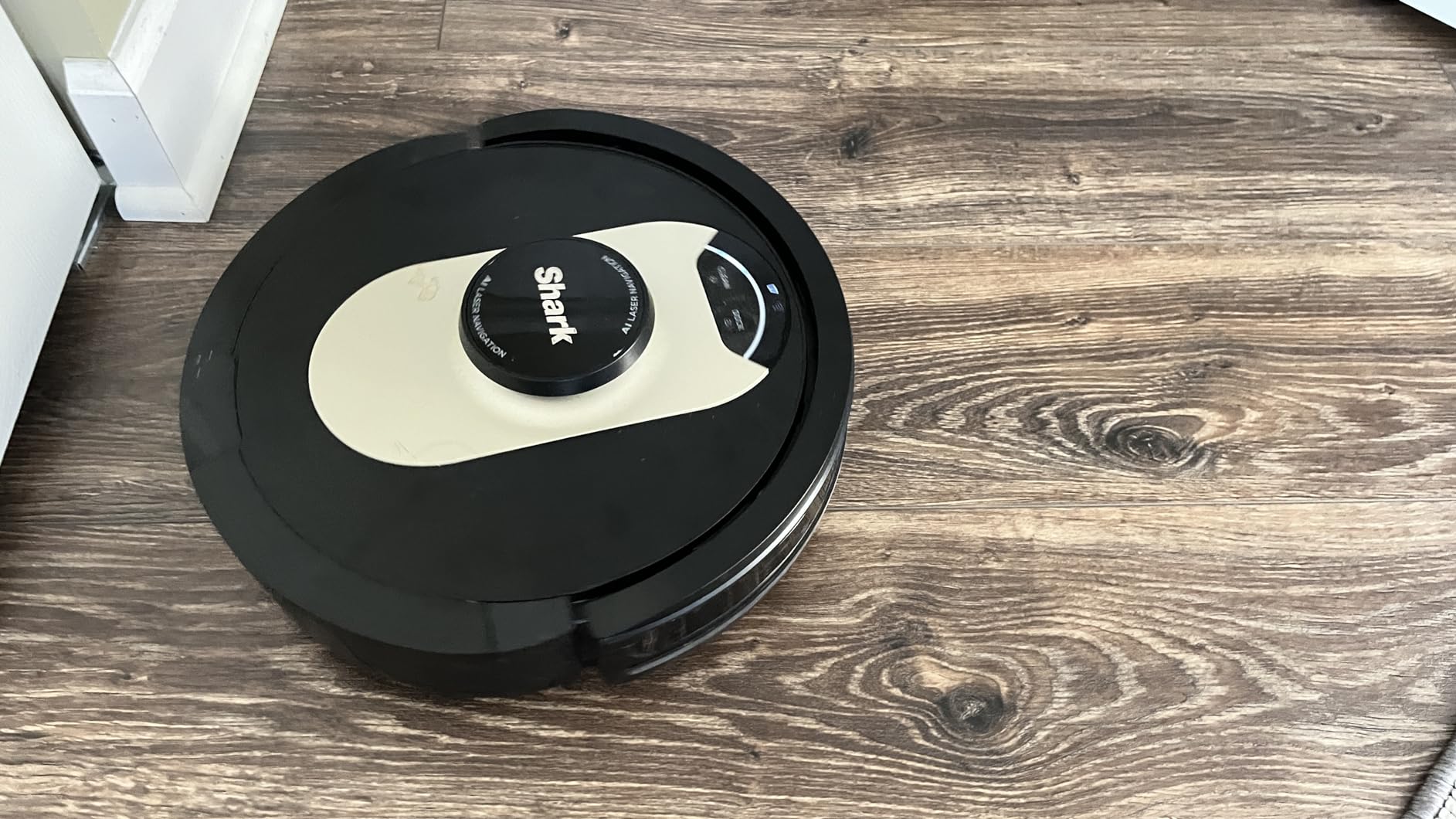 Shark AV2501AE AI Robot Vacuum with XL HEPA Self-Empty Base, Bagless, 60-Day Capacity, LIDAR Navigation, Perfect for Pet Hair, Wi-Fi Connected customer photo 1