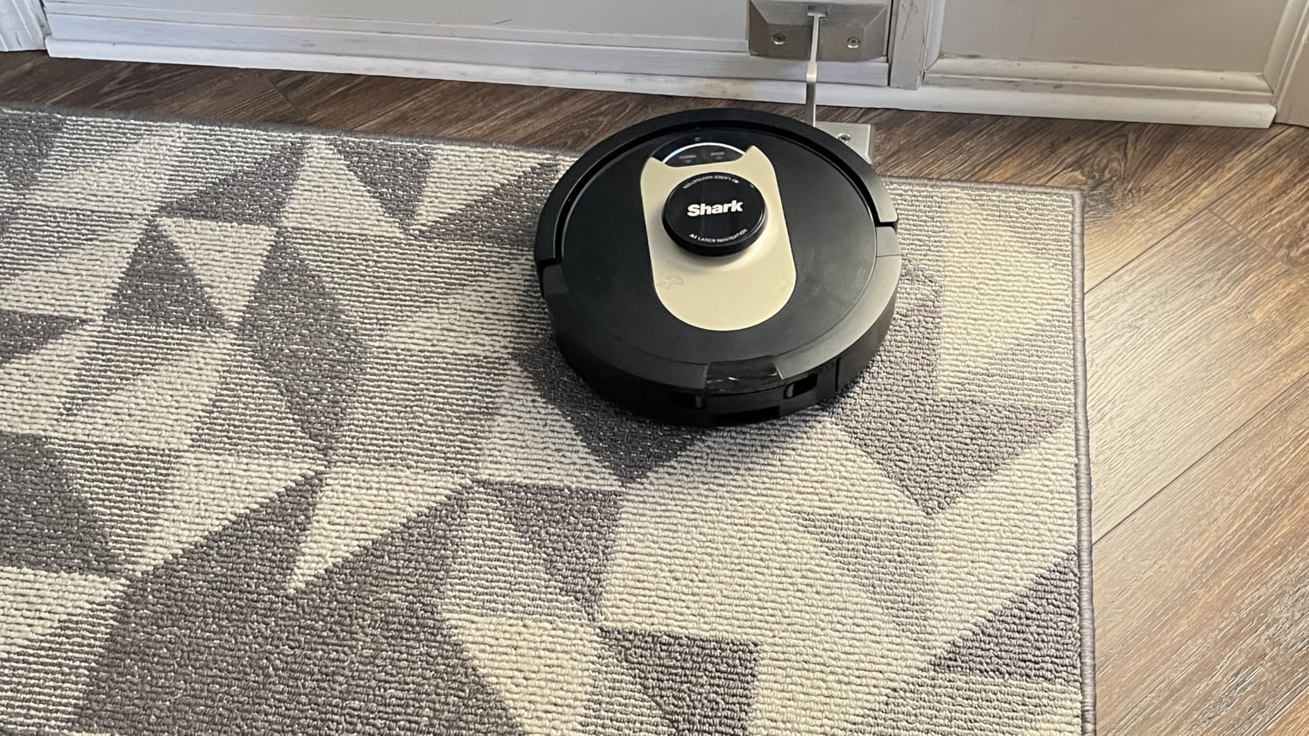 Shark AV2501AE AI Robot Vacuum with XL HEPA Self-Empty Base, Bagless, 60-Day Capacity, LIDAR Navigation, Perfect for Pet Hair, Wi-Fi Connected customer photo 2