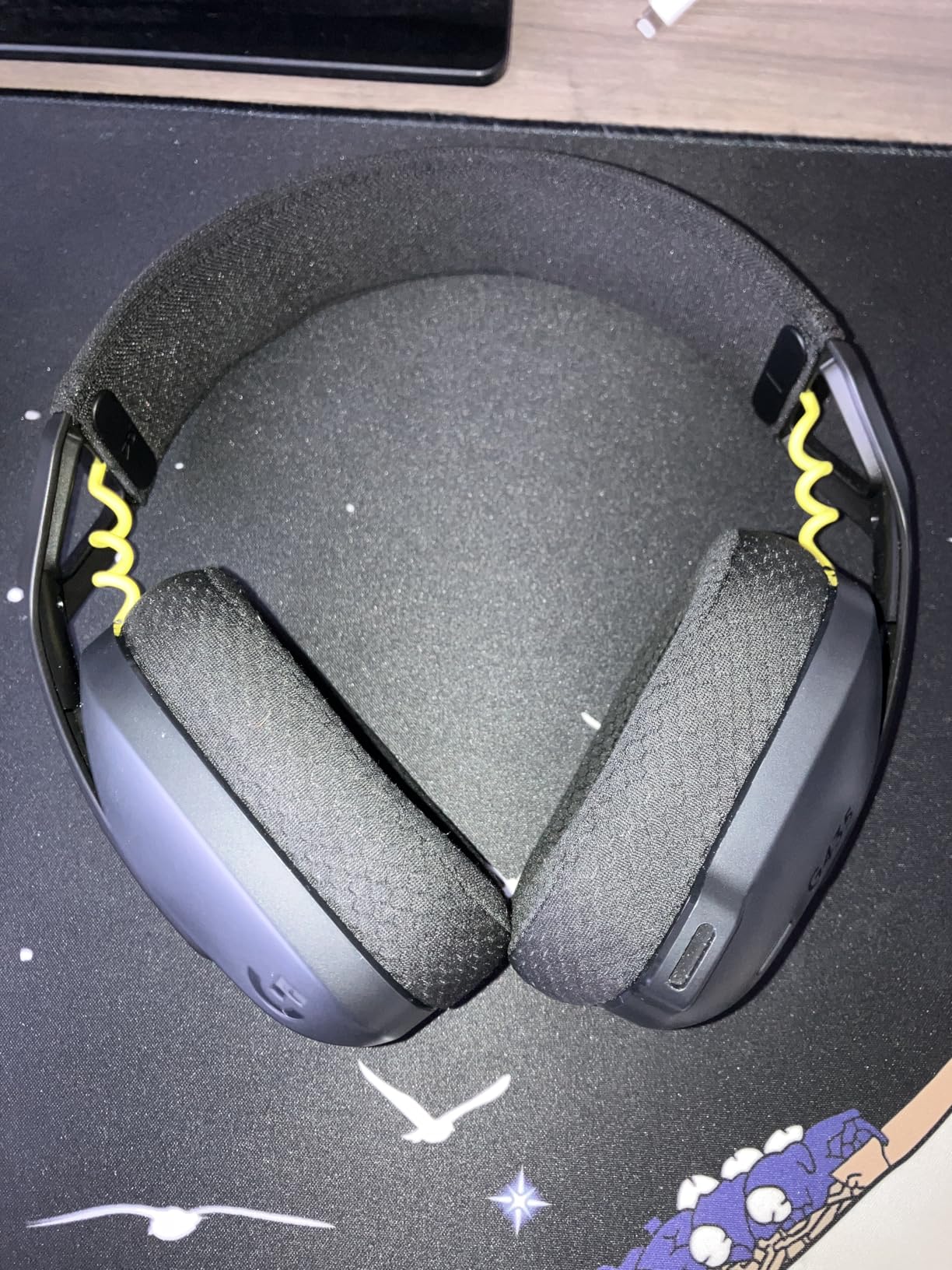 Logitech G435 Lightspeed & Bluetooth Wireless Gaming Headset - Lightweight Over-Ear Headphones, Built-in mics, 18h Battery, Dolby Atmos, PC, PS4, PS5, Nintendo Switch customer photo 2