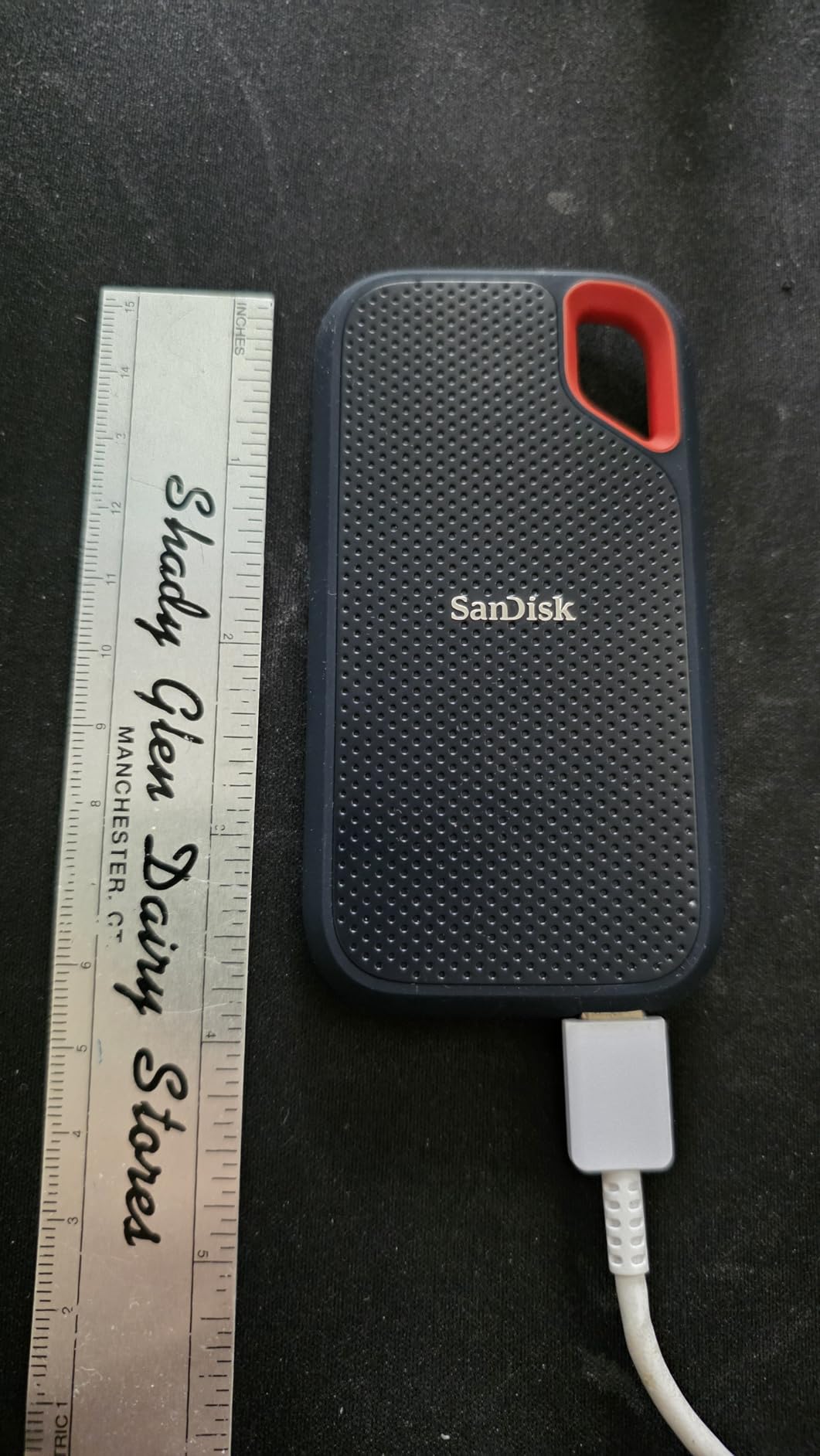 SANDISK 4TB Extreme Portable SSD - Up to 1050MB/s, USB-C, USB 3.2 Gen 2, IP65 Water and Dust Resistance, Updated Firmware - External Solid State Drive - SDSSDE61-4T00-G25 customer photo 2