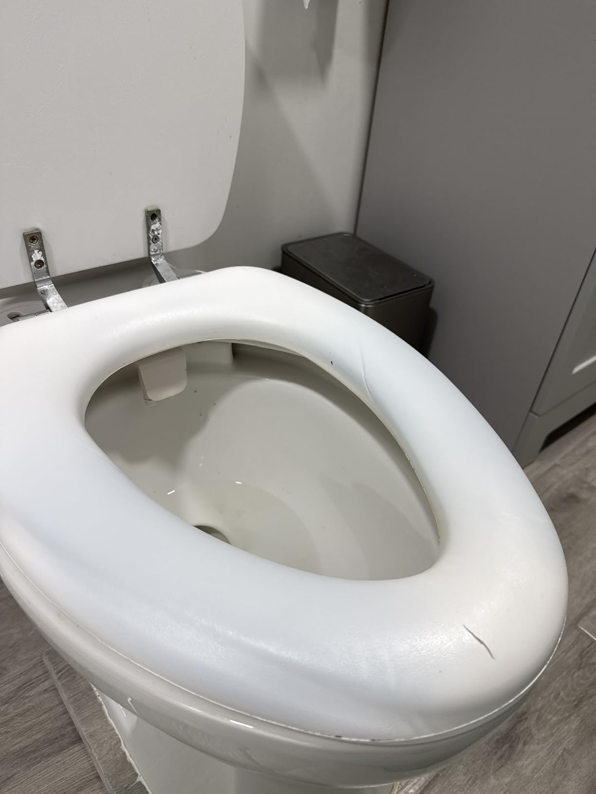 Mayfair Padded Toilet Seat, Cushioned Soft Vinyl over Wood Core Seat, Secure Hinges, Easy Clean, Made in USA, Elongated, White customer photo 2