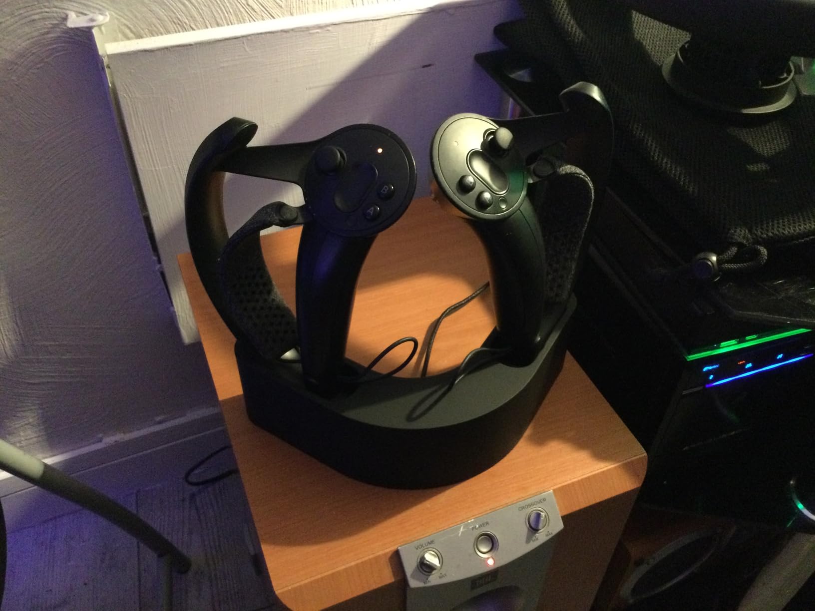 Magnetic Charging Dock/Stand Holder and Organizer for Valve Index VR Controller (Black) customer photo 2