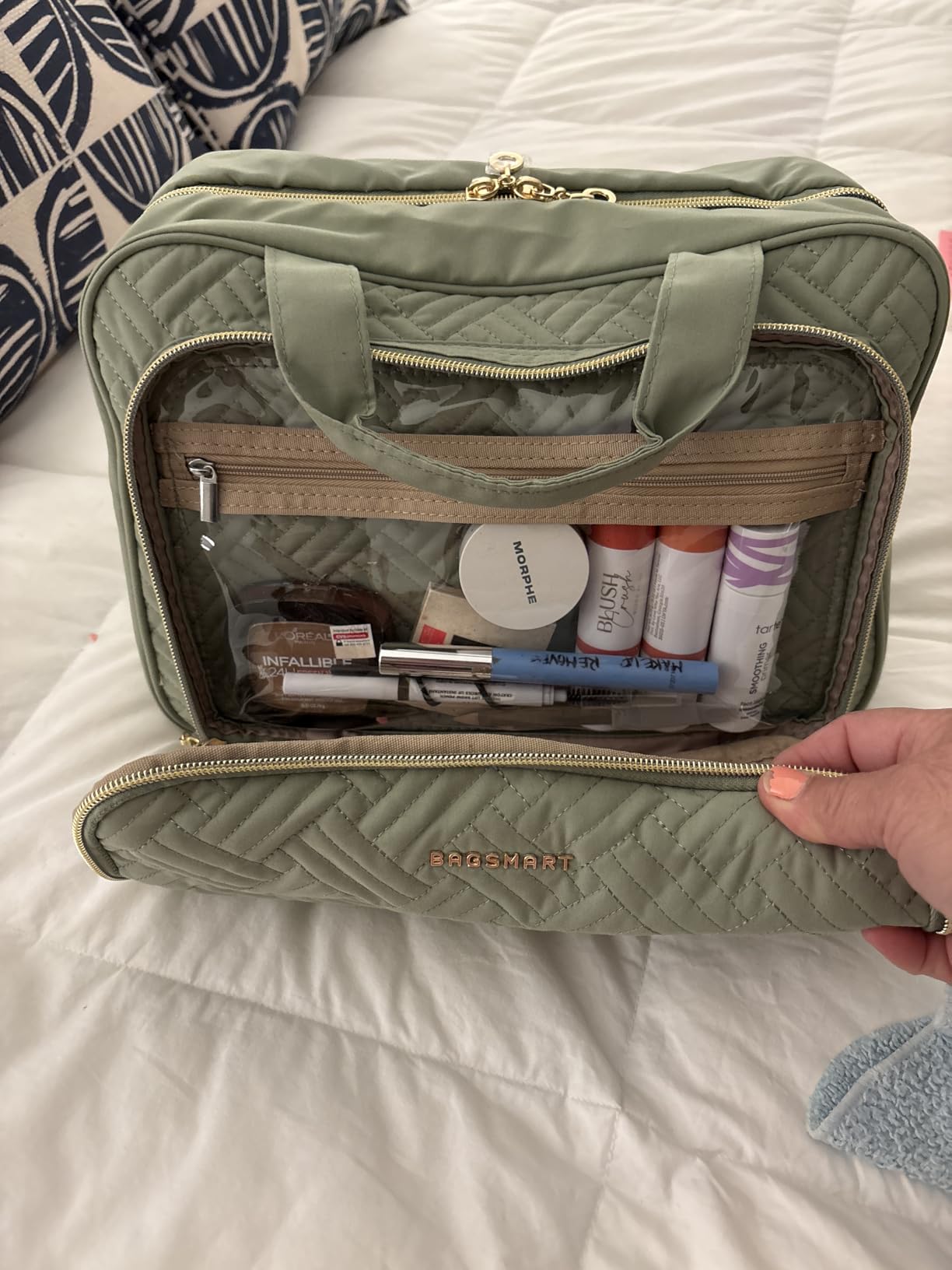 BAGSMART Toiletry Bag Hanging Travel Makeup Organizer with TSA Approved Transparent Cosmetic Bag Makeup Bag for Full Sized Toiletries, Medium-Black customer photo 1