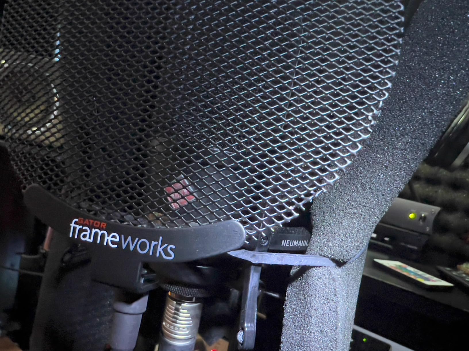 Gator Frameworks Vocal Recording Metal Screen Pop Filter with 12.4-Inch Gooseneck, Great for Podcasting, Broadcasting, and Other Content Creation (GFW-POPFILTER-MTL) customer photo 2