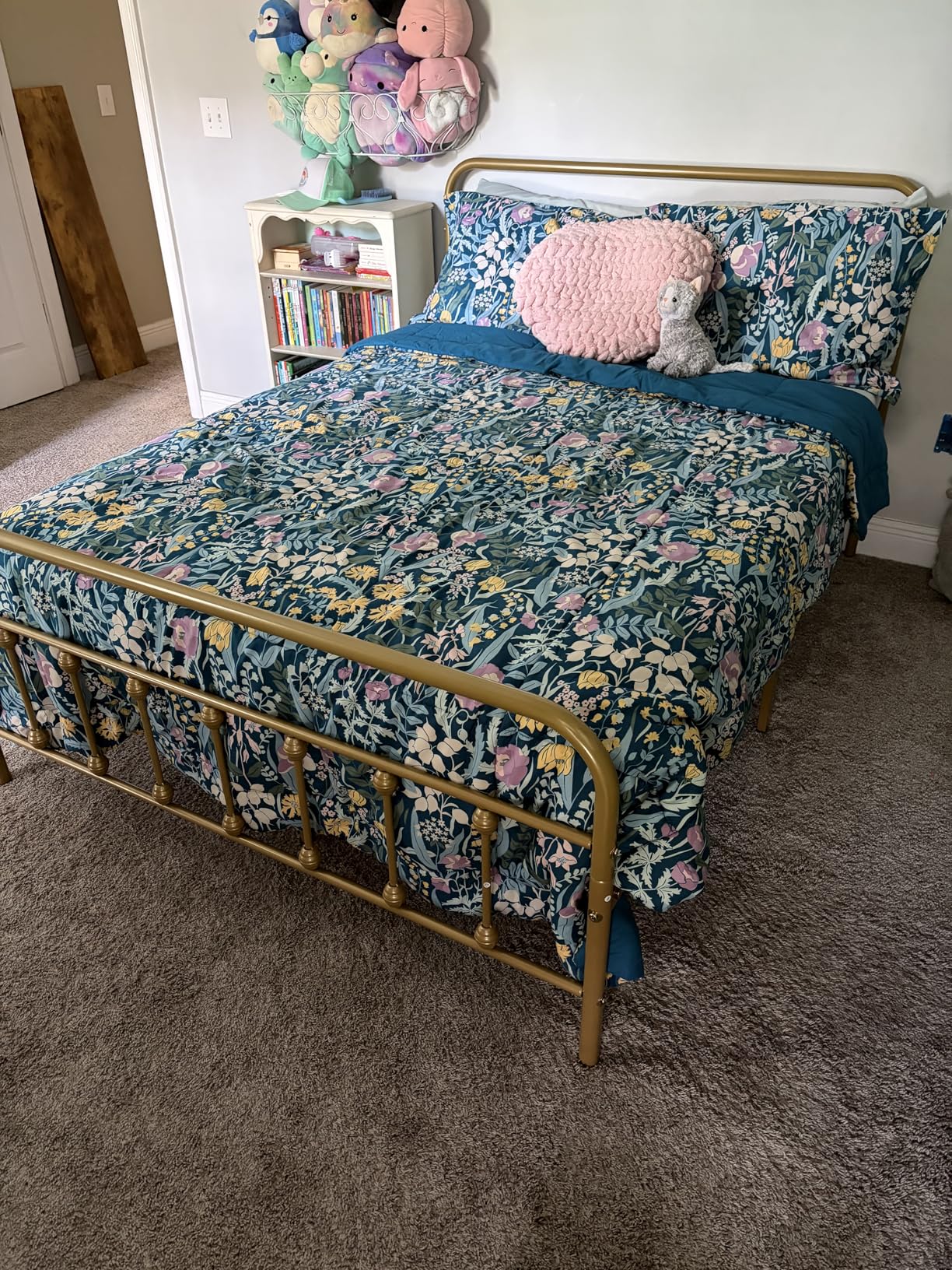 Yaheetech Classic Metal Platform Bed Frame Mattress Foundation with Victorian Style Iron-Art Headboard/Footboard/Under Bed Storage/No Box Spring Needed/Queen Size Black customer photo 2