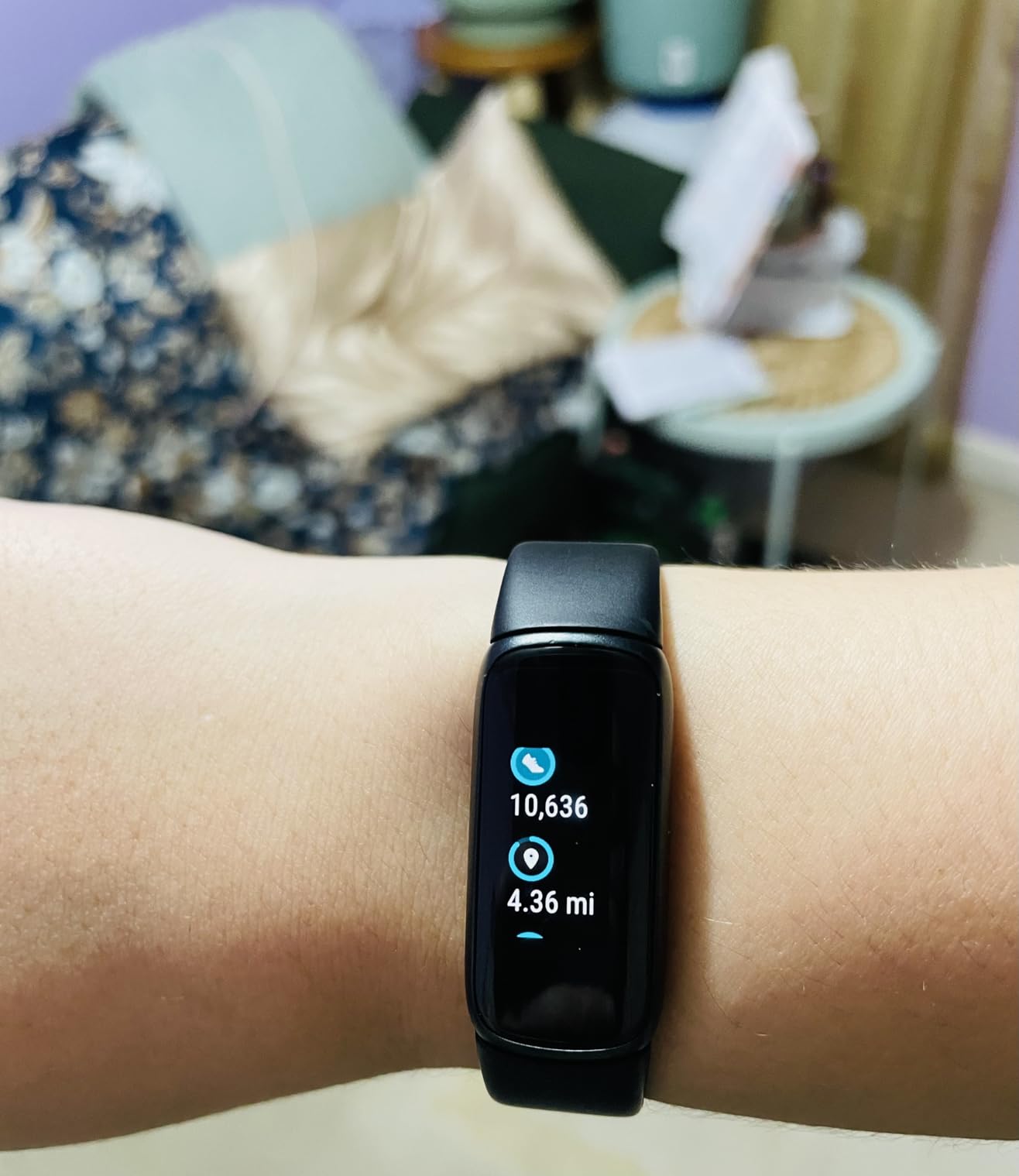 Fitbit Luxe Fitness and Wellness Tracker with Stress Management, Sleep Tracking and 24/7 Heart Rate, Lunar White/Soft Gold Stainless Steel customer photo 1