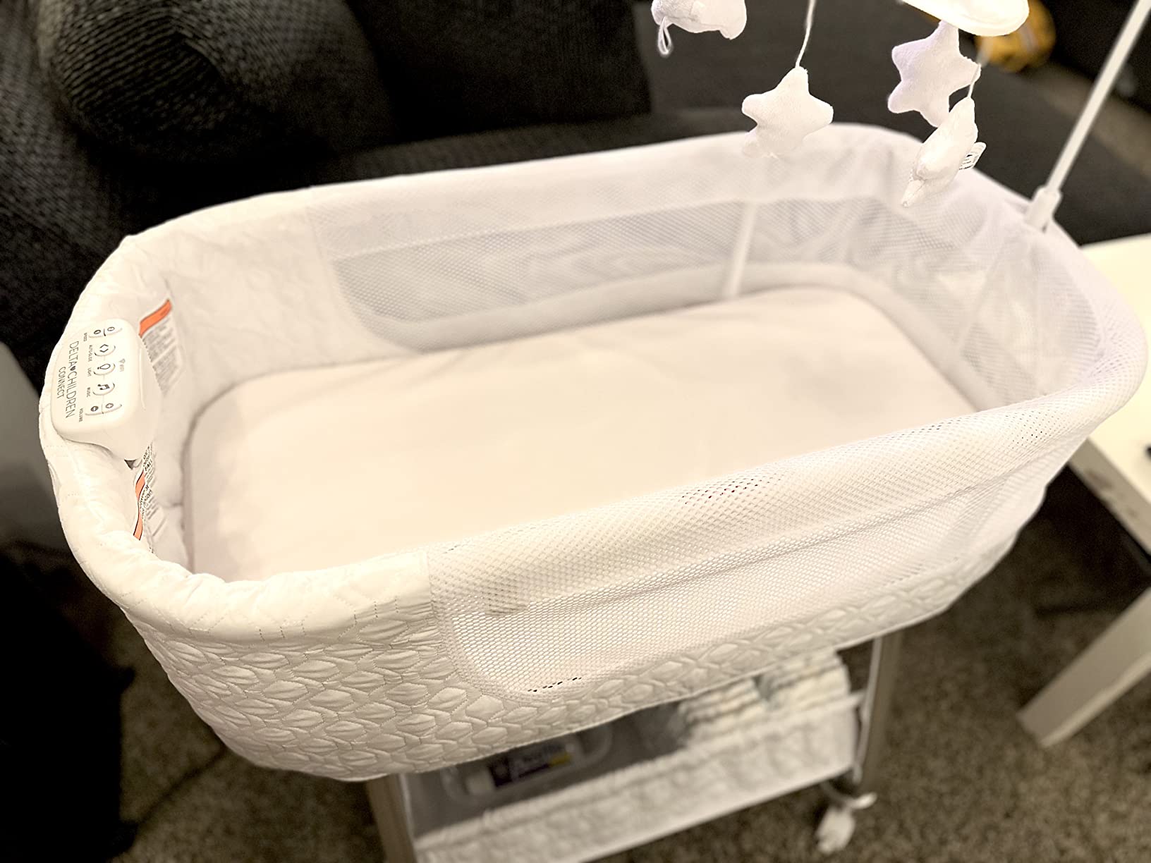 Delta Children SmartSleep Auto Glide Bassinet with Bluetooth, Alloy customer photo 2