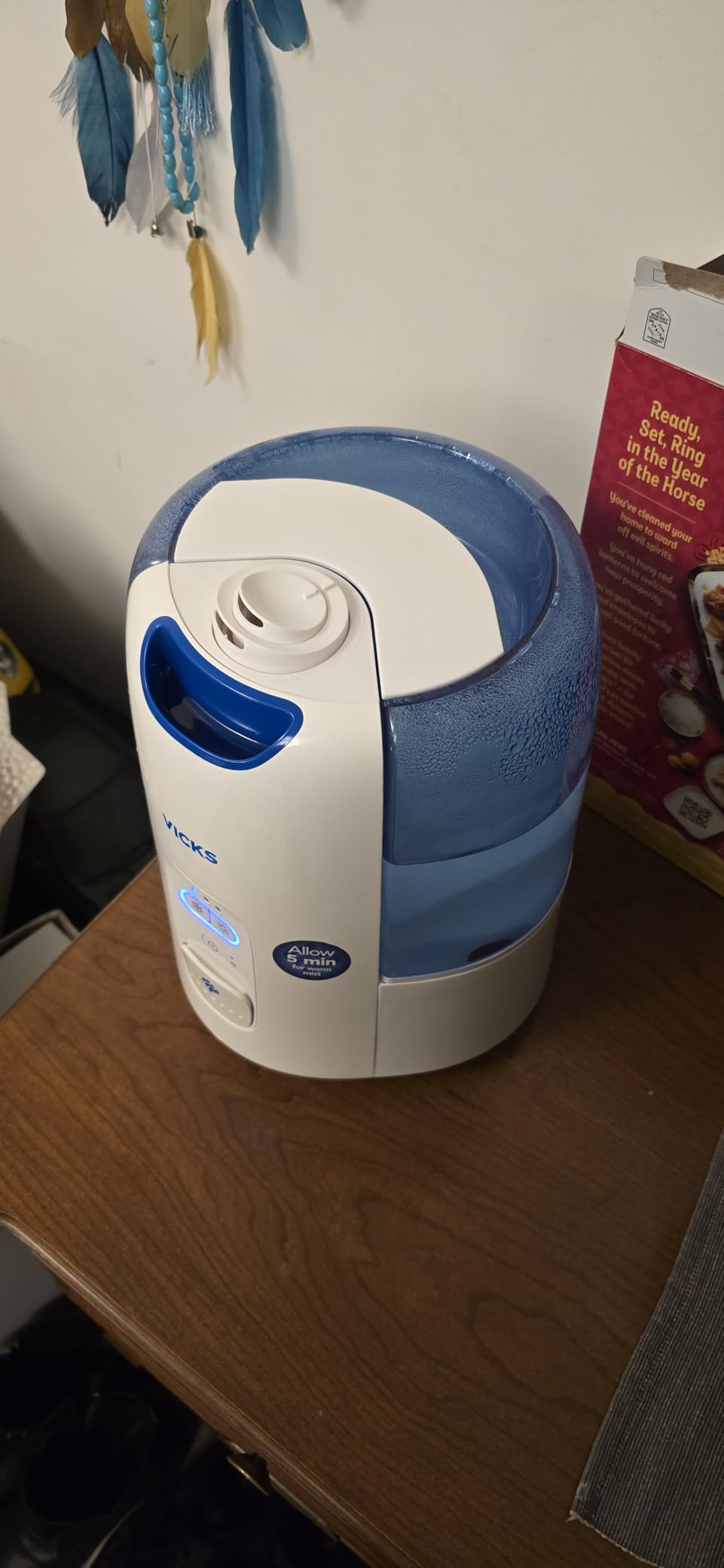 Vicks Dual Comfort Cool + Warm Mist Humidifier for Bedrooms With Fusion Technology, Compatible with Vicks VapoPads and Vicks VapoSteam, White customer photo 1