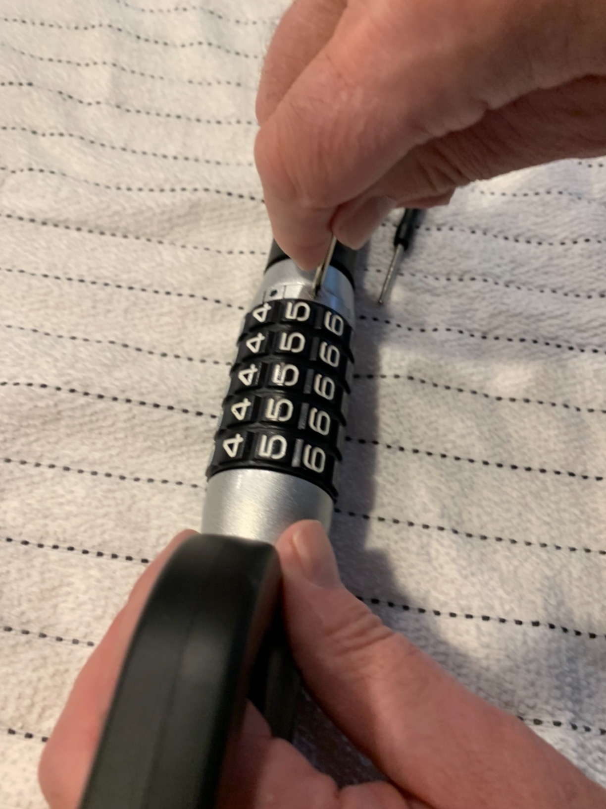 Tevlaphee Steering Wheel Lock, Car Lock Anti Theft Keyless Extendable Retractable Password 5 Coded Combination Lock, Heavy Duty Universal Fit customer photo 2