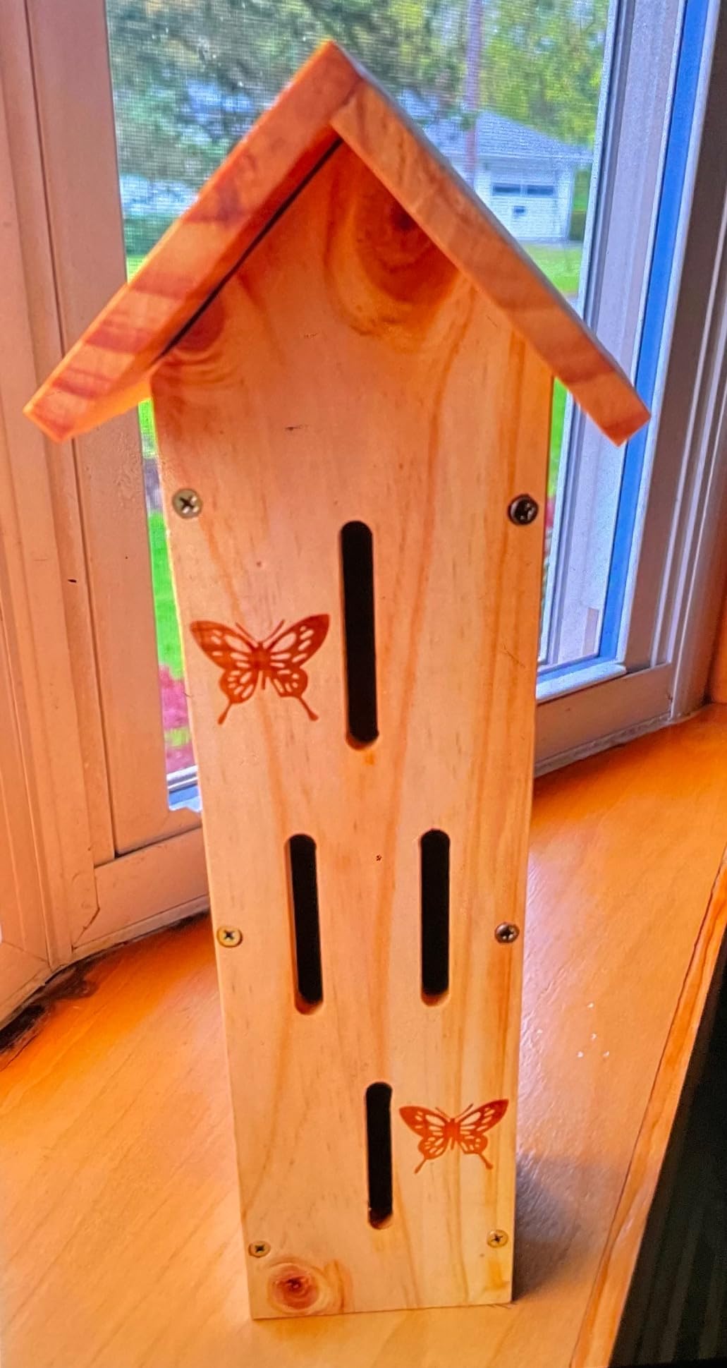 Navaris Wooden Butterfly Habitat - Hanging Real Pinewood Flying Insect Bug Butter Fly House Shelter Hotel for The Garden - Insect Hibernation customer photo 1