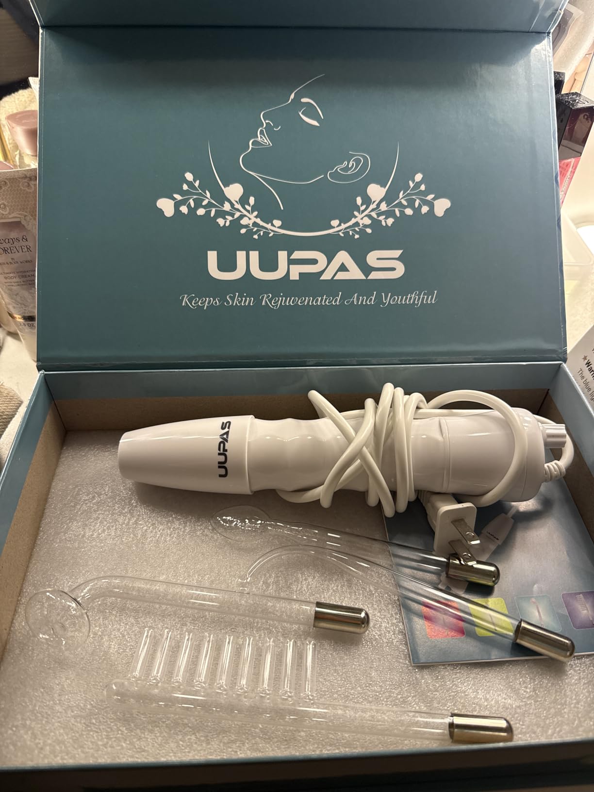 UUPAS Portable Handheld High Frequency Facial Machine with 4 Violet Tubes customer photo 1