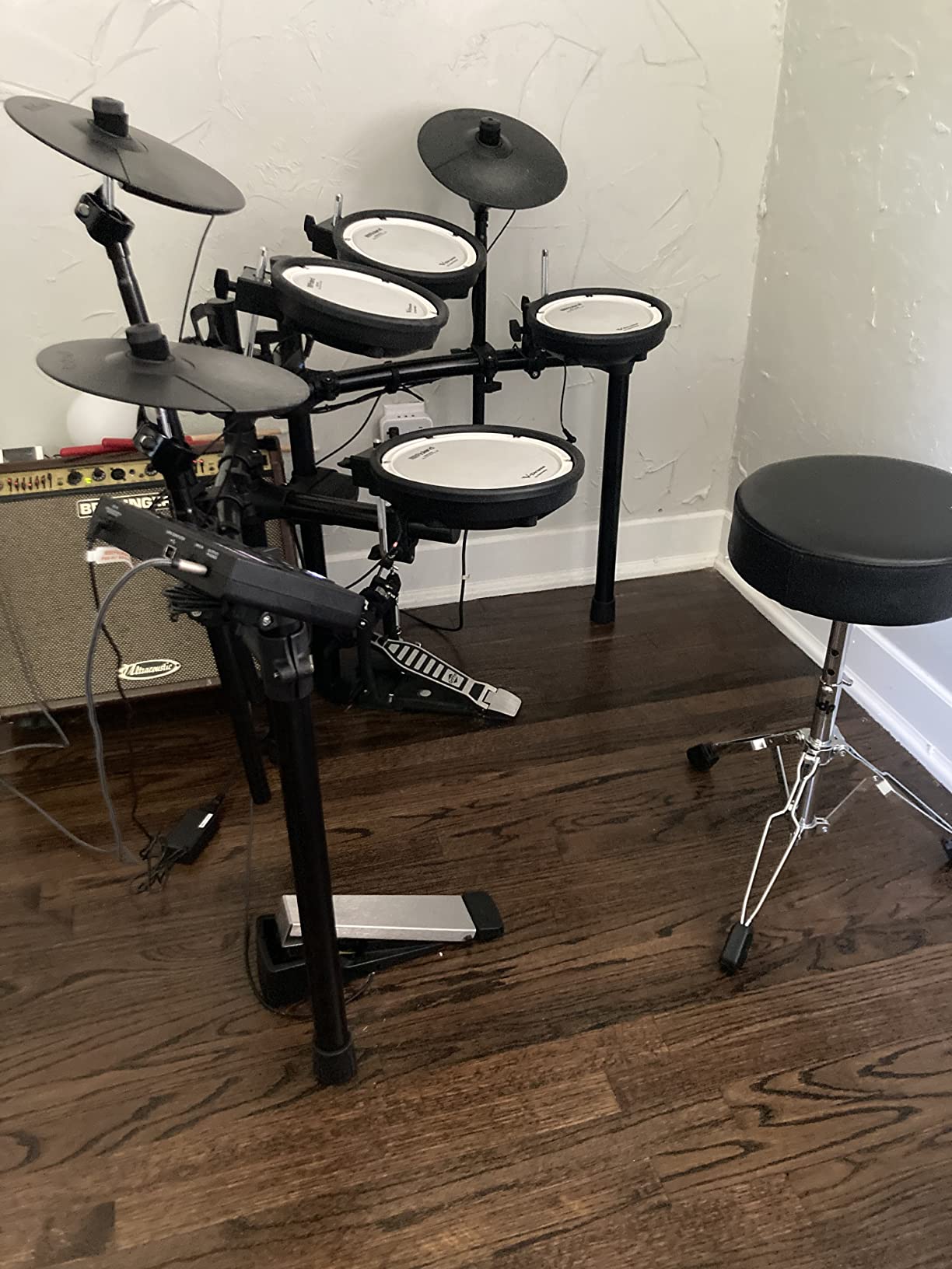 Roland TD-07DMK Electronic V-Drums Kit - Legendary Double-Ply All Mesh Head kit with superior expression and playability - Bluetooth Audio & MIDI - 40 FREE Melodics Lessons customer photo 3