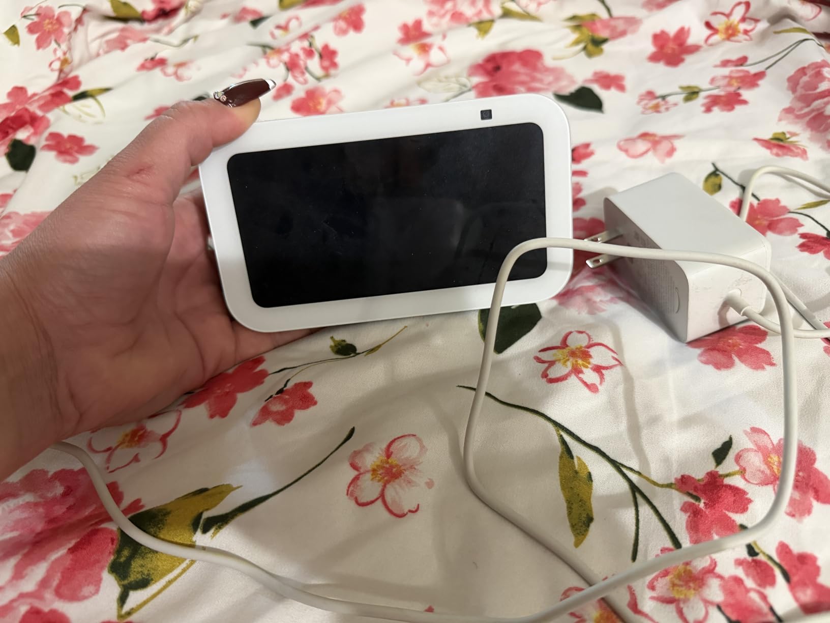 Amazon Echo Show 5 (newest model), Smart display, Designed for Alexa+, 2x the bass and clearer sound, Glacier White customer photo 2