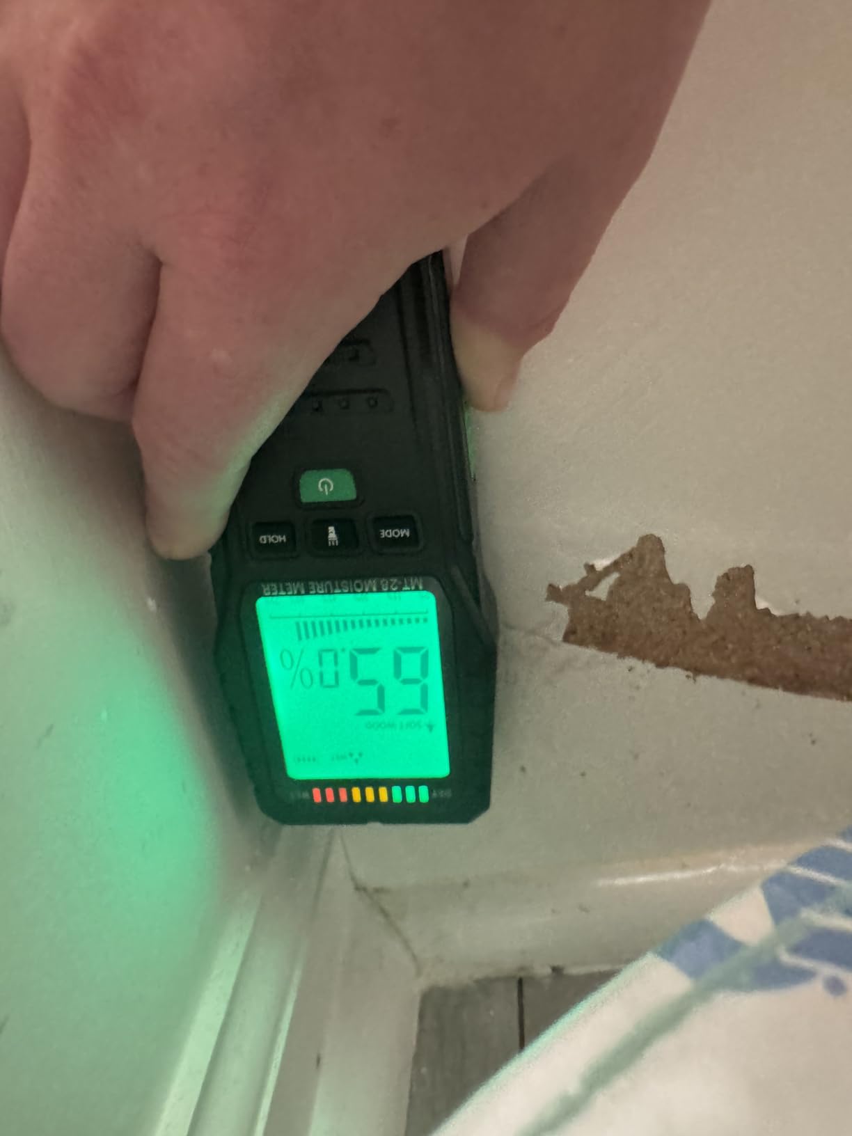 Pinless Moisture Meter for Wood Concrete - Digital Moisture Tester with 3-Color LCD Display, Audible Alarm & HOLD Function - Ideal for Firewood, Lumber, Home Inspections customer photo 1